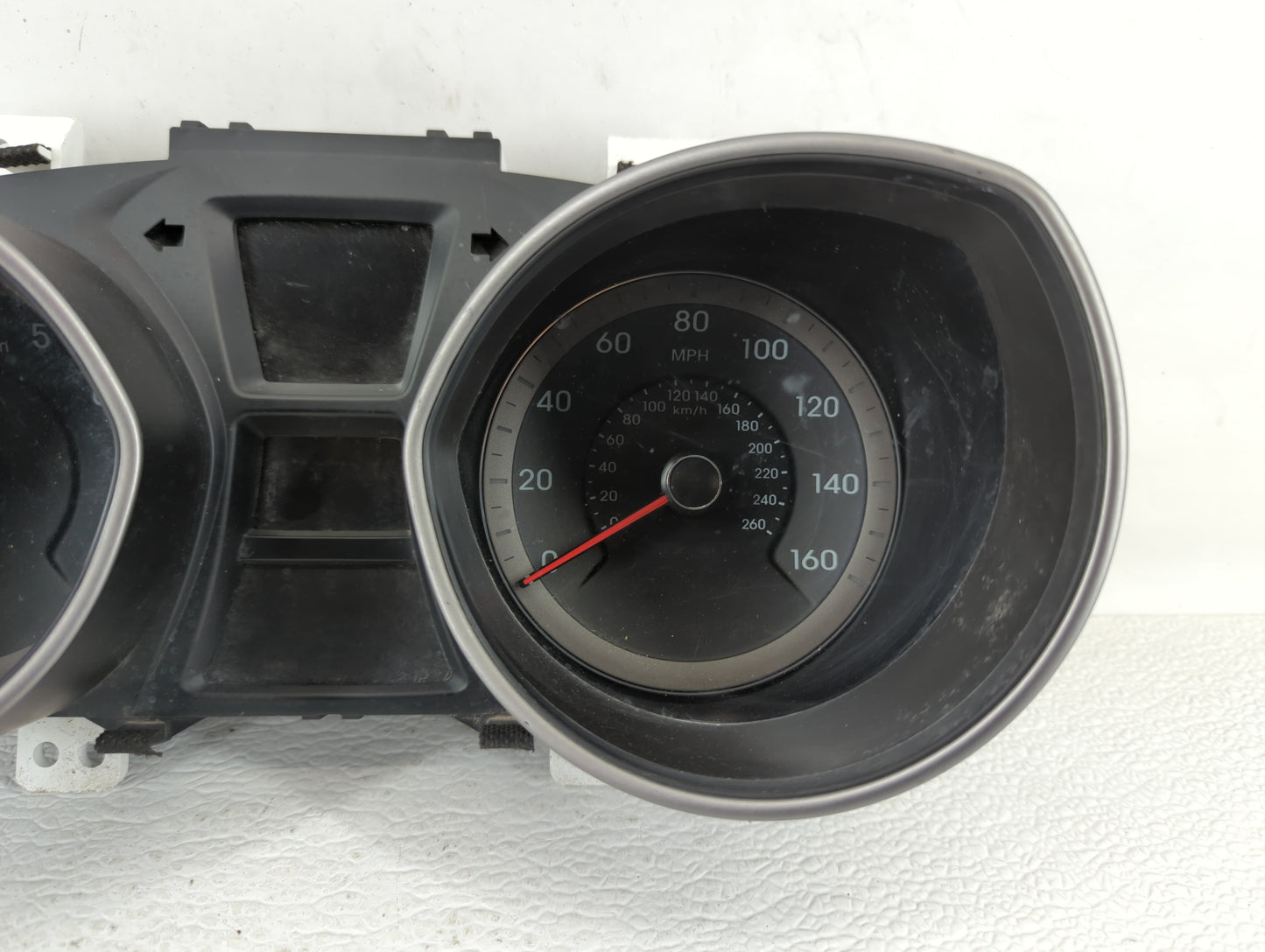 2016-2017 Hyundai Elantra Gt Instrument Cluster Speedometer Gauges P/N:94004-A5610 Fits Fits 2016 2017 OEM Used Auto Parts -