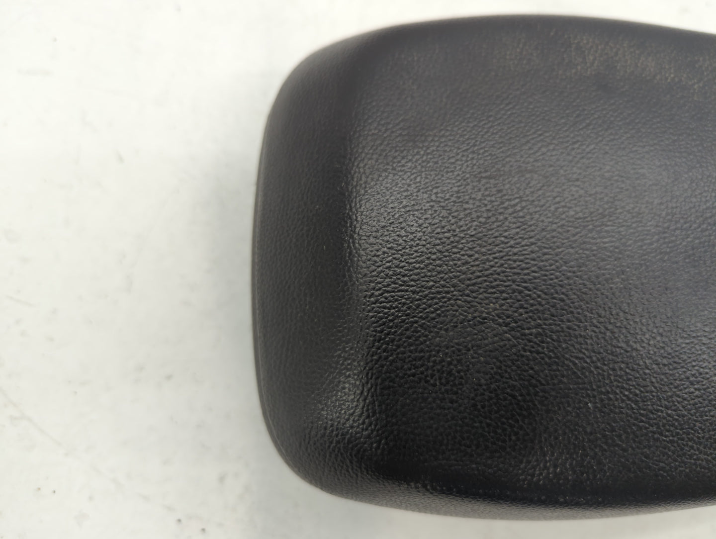 2017 Hyundai Elantra Gt Center Console Armrest Cover Lid Black - Oemusedautoparts1.com