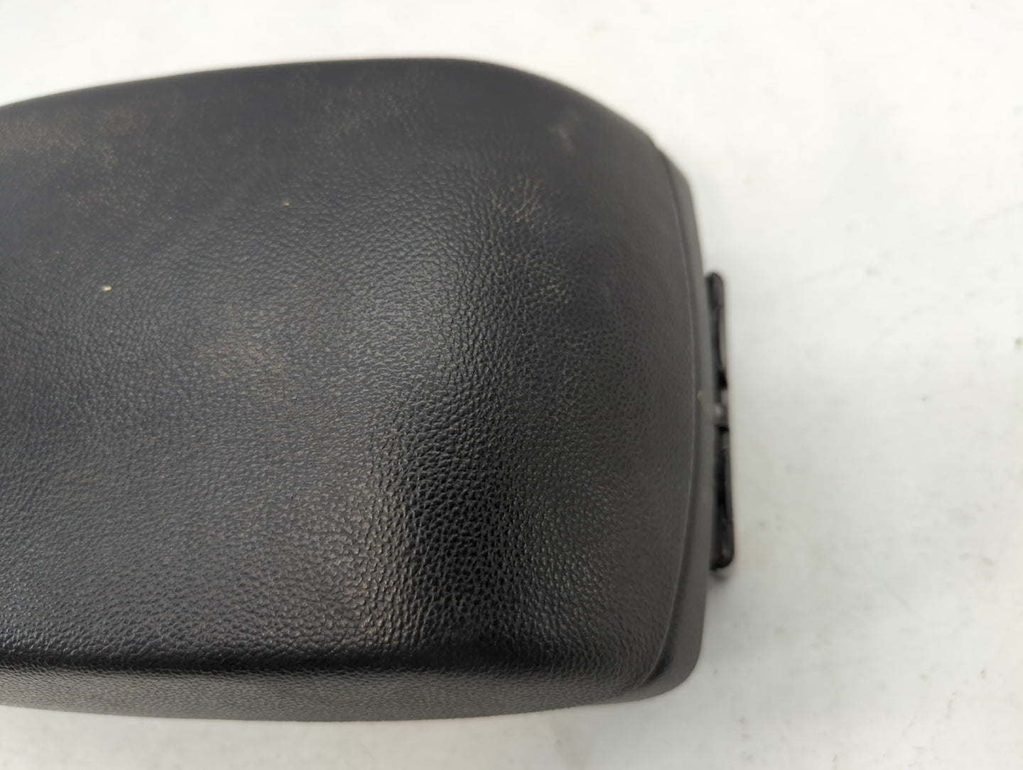 2017 Hyundai Elantra Gt Center Console Armrest Cover Lid Black - Oemusedautoparts1.com