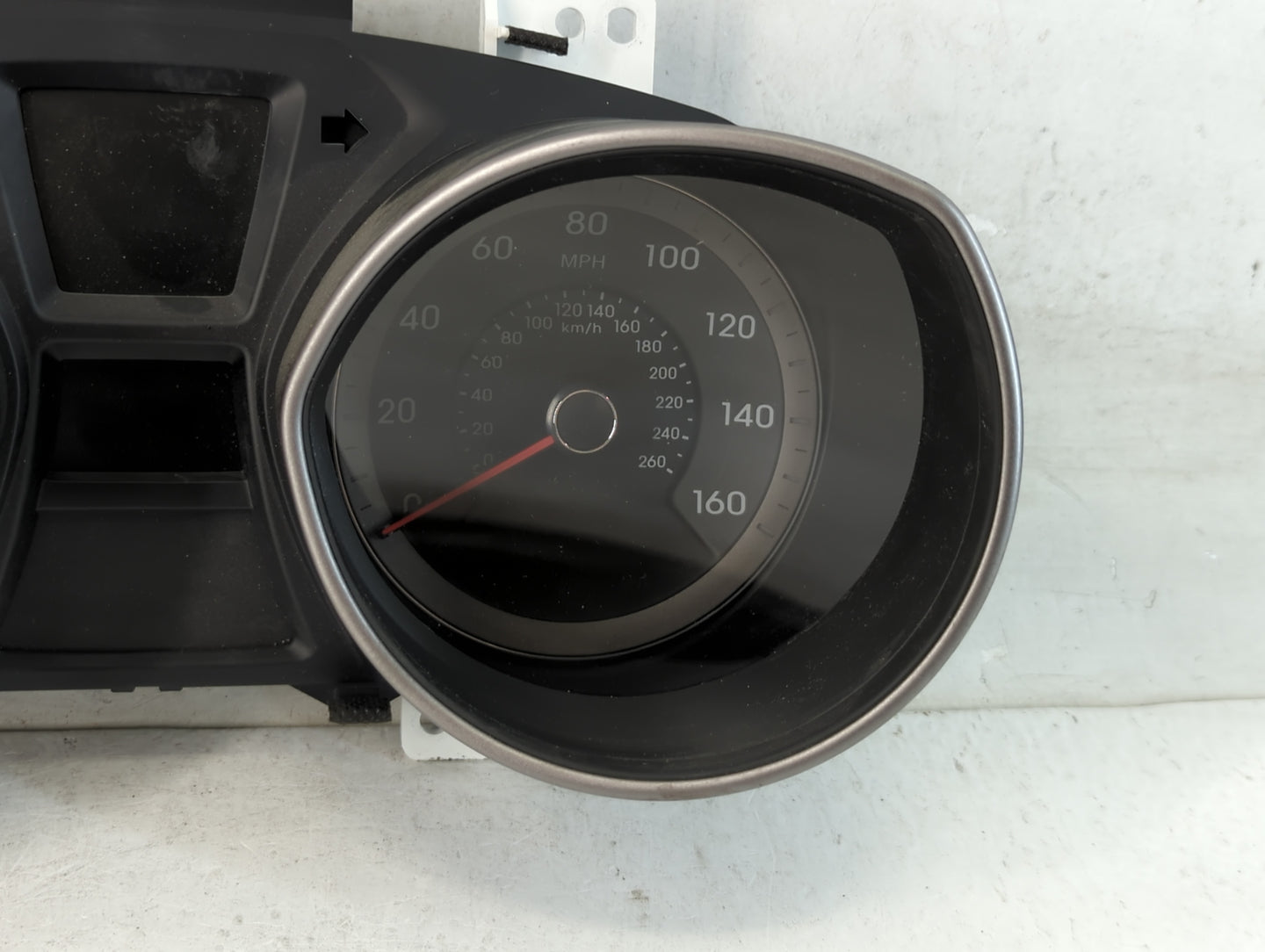 2016-2017 Hyundai Elantra Gt Instrument Cluster Speedometer Gauges P/N:94004-A5610 Fits Fits 2016 2017 OEM Used Auto Parts -