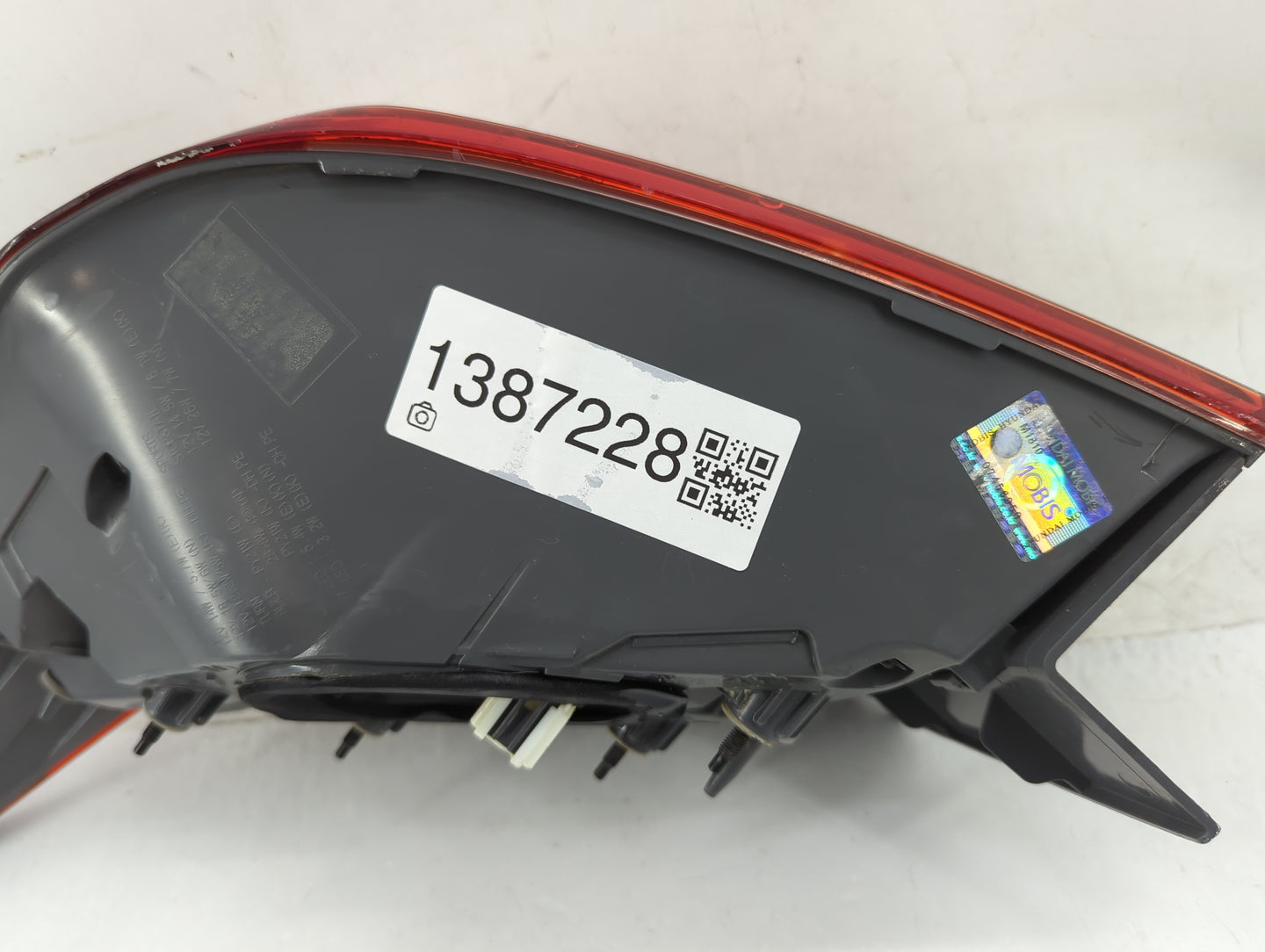 2017 Hyundai Genesis Tail Light Assembly Driver Left OEM P/N:92401-B1 92401-B1540 Fits OEM Used Auto Parts - Oemusedautopart
