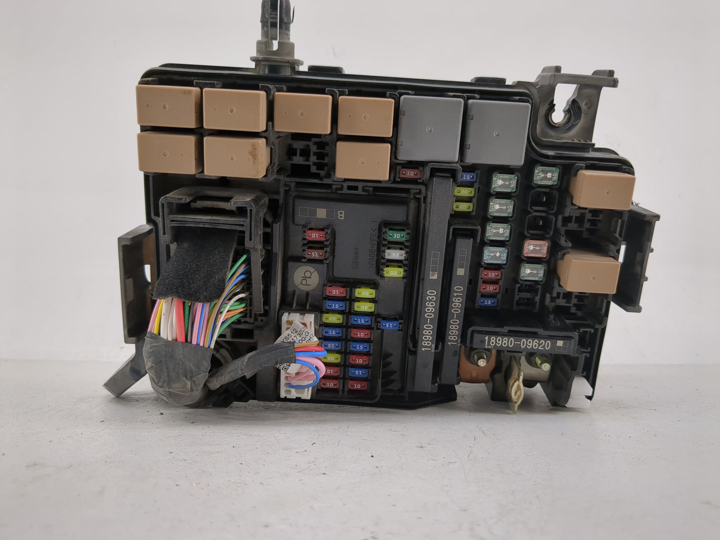 2017-2018 Hyundai Ioniq Fusebox Fuse Box Panel Relay Module P/N:17040B G2162 Fits Fits 2017 2018 OEM Used Auto Parts - Oemus