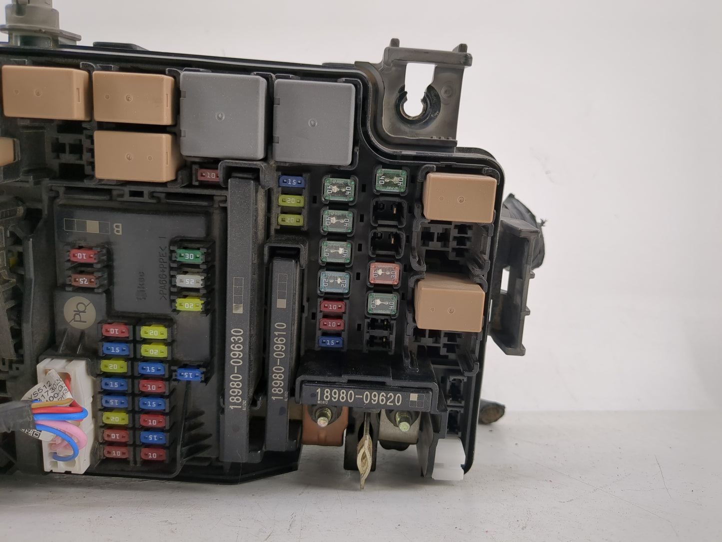 2017-2018 Hyundai Ioniq Fusebox Fuse Box Panel Relay Module P/N:17040B G2162 Fits Fits 2017 2018 OEM Used Auto Parts - Oemus