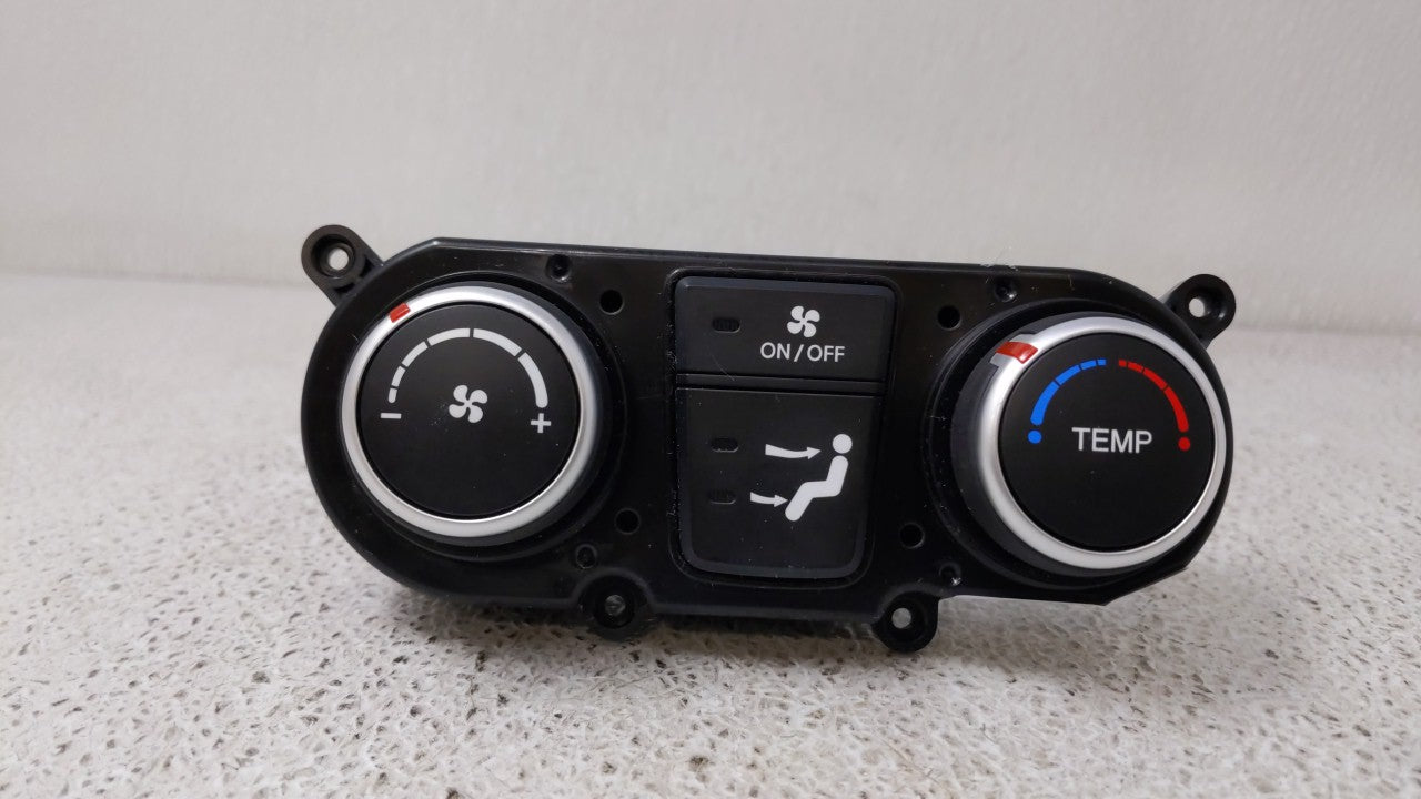 2017-2018 Hyundai Santa Fe Climate Control Module Temperature AC/Heater Replacement Fits Fits 2017 2018 OEM Used Auto Parts 