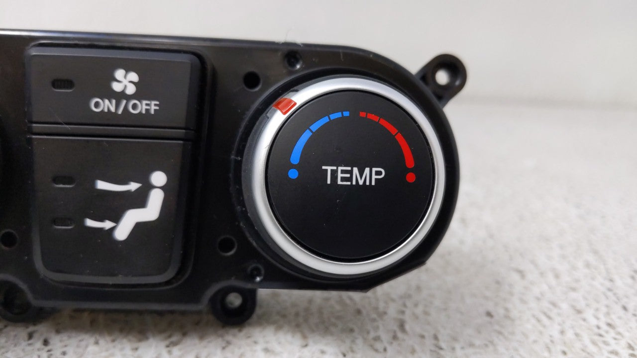 2017-2018 Hyundai Santa Fe Climate Control Module Temperature AC/Heater Replacement Fits Fits 2017 2018 OEM Used Auto Parts 
