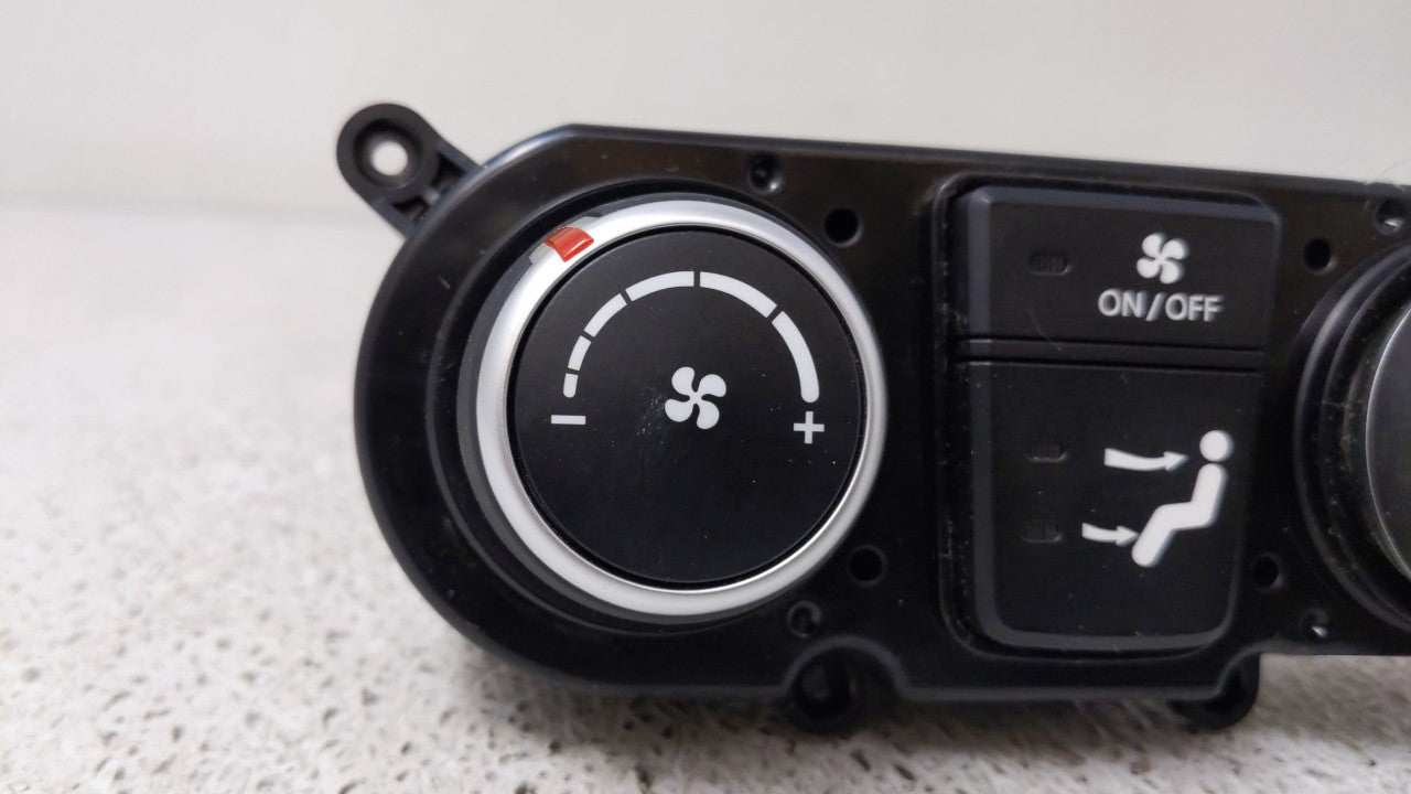 2017-2018 Hyundai Santa Fe Climate Control Module Temperature AC/Heater Replacement Fits Fits 2017 2018 OEM Used Auto Parts 