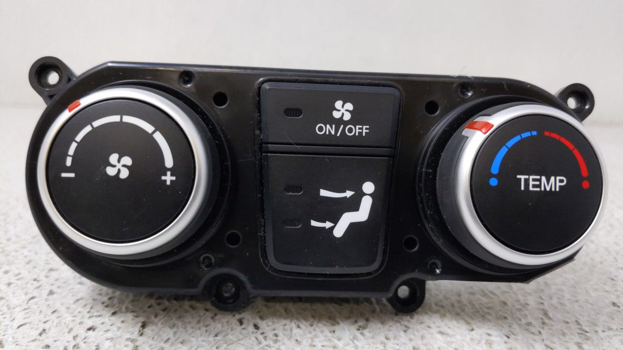 2017-2018 Hyundai Santa Fe Climate Control Module Temperature AC/Heater Replacement Fits Fits 2017 2018 OEM Used Auto Parts 
