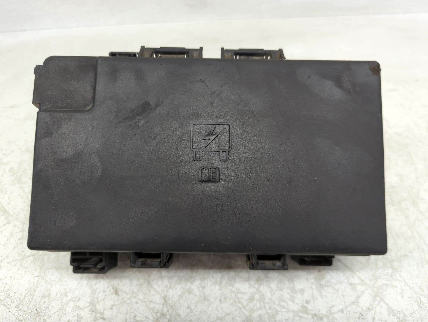 2017 Hyundai Santa Fe Fusebox Fuse Box Panel Relay Module P/N:P68258536AB Fits OEM Used Auto Parts - Oemusedautoparts1.com