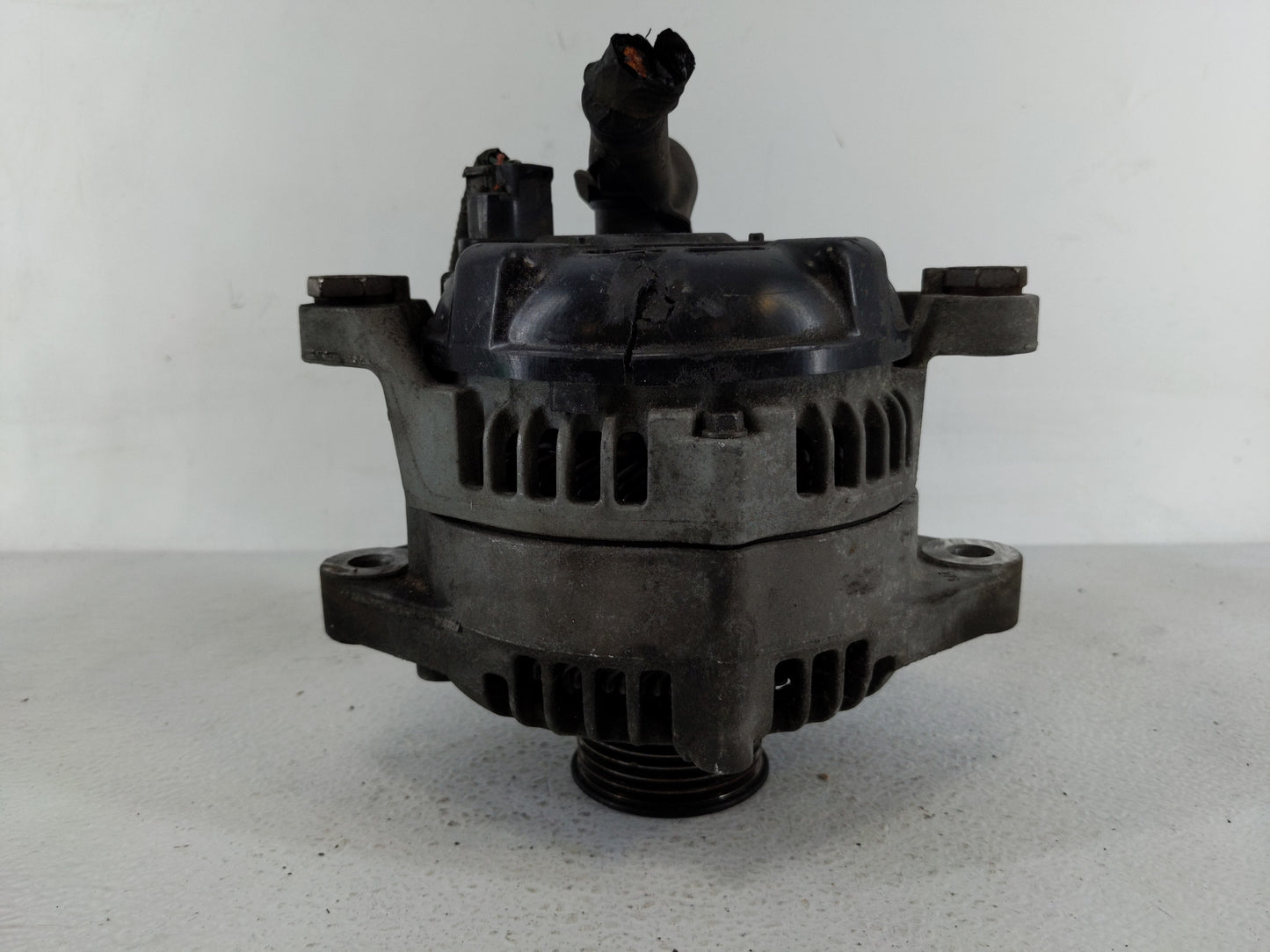 2019-2020 Hyundai Santa Fe Alternator Replacement Generator Charging Assembly Engine OEM P/N:37300-2G061 Fits OEM Used Auto 