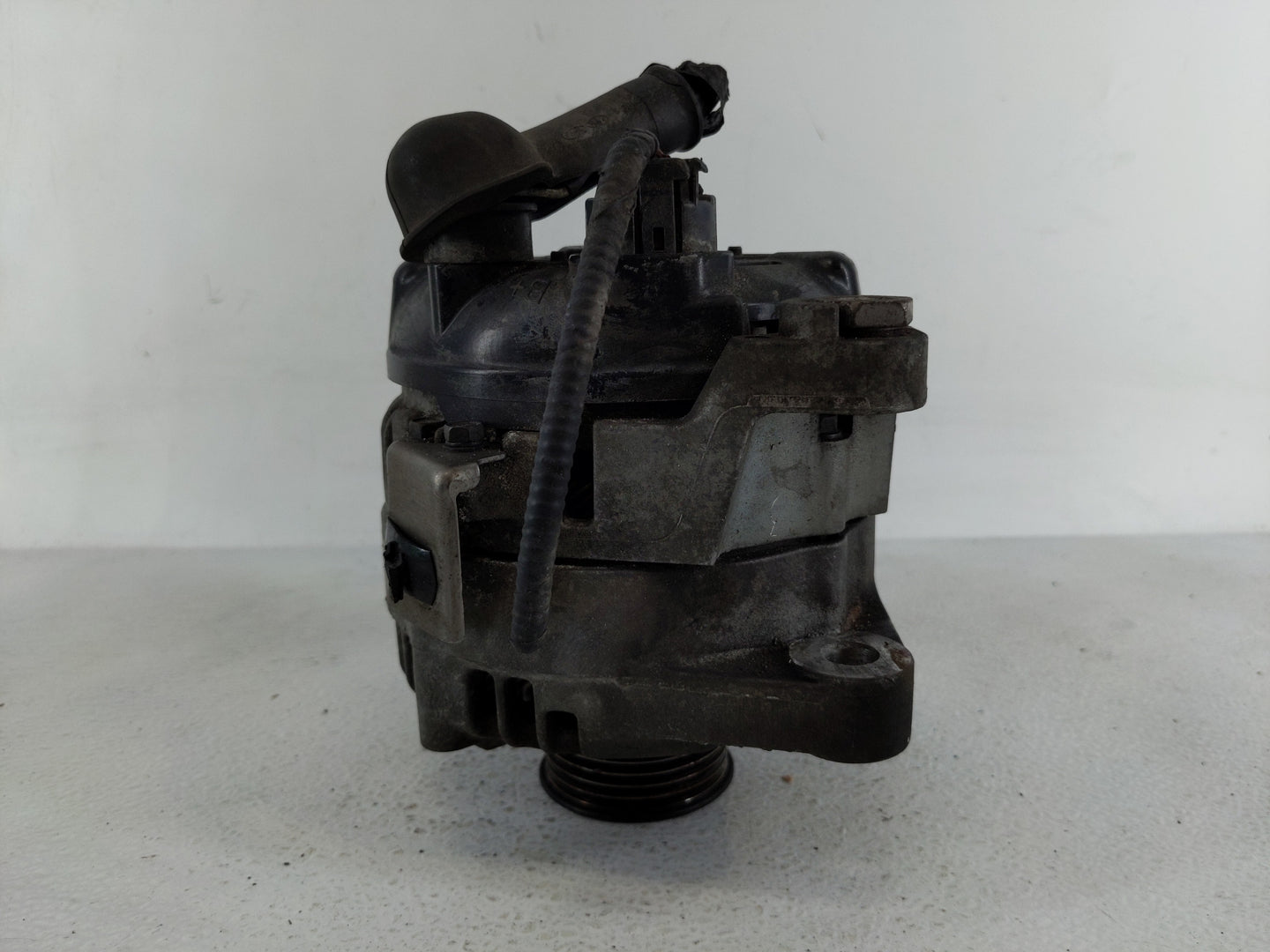 2019-2020 Hyundai Santa Fe Alternator Replacement Generator Charging Assembly Engine OEM P/N:37300-2G061 Fits OEM Used Auto 