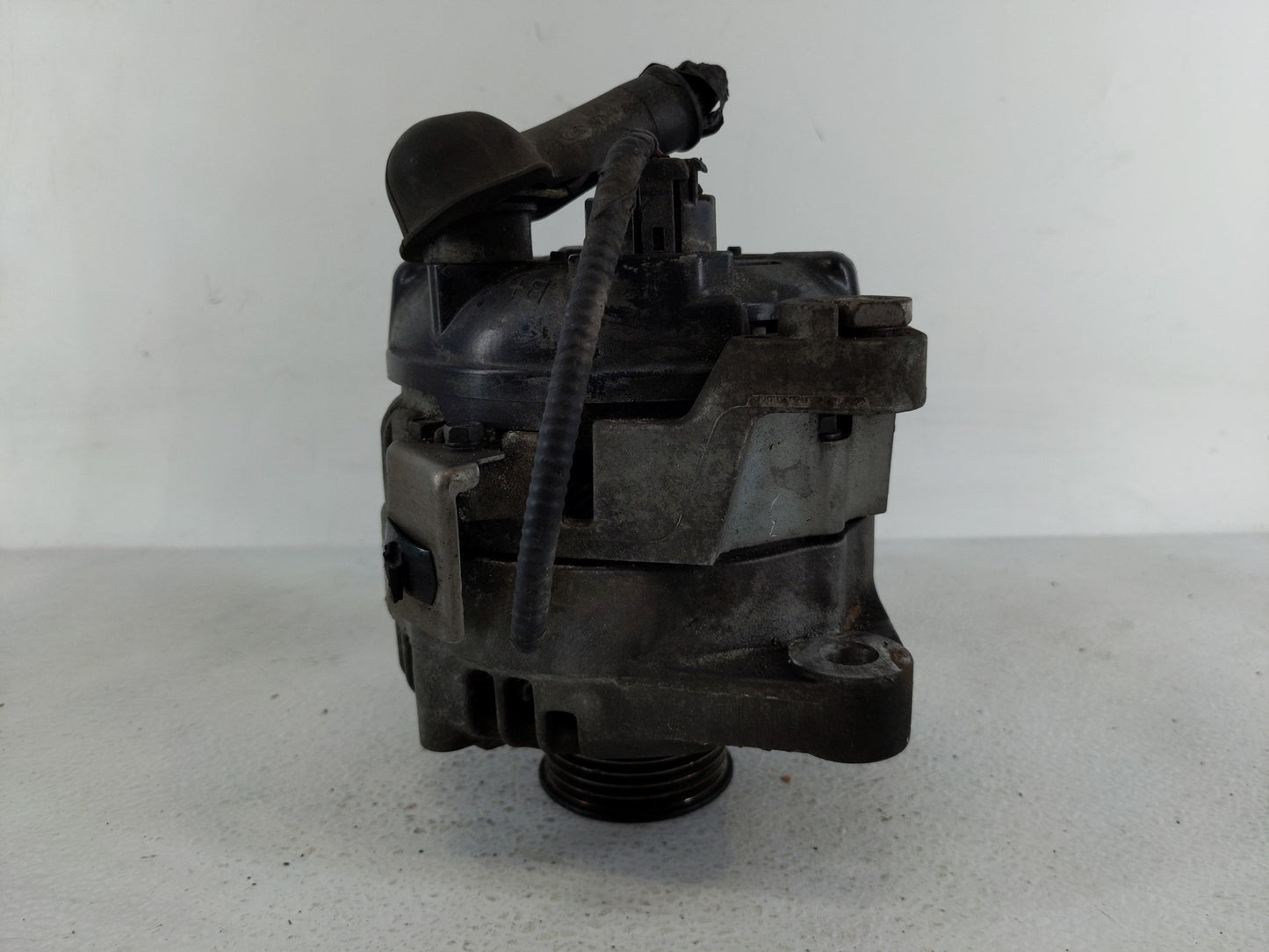 2019-2020 Hyundai Santa Fe Alternator Replacement Generator Charging Assembly Engine OEM P/N:37300-2G061 Fits OEM Used Auto 