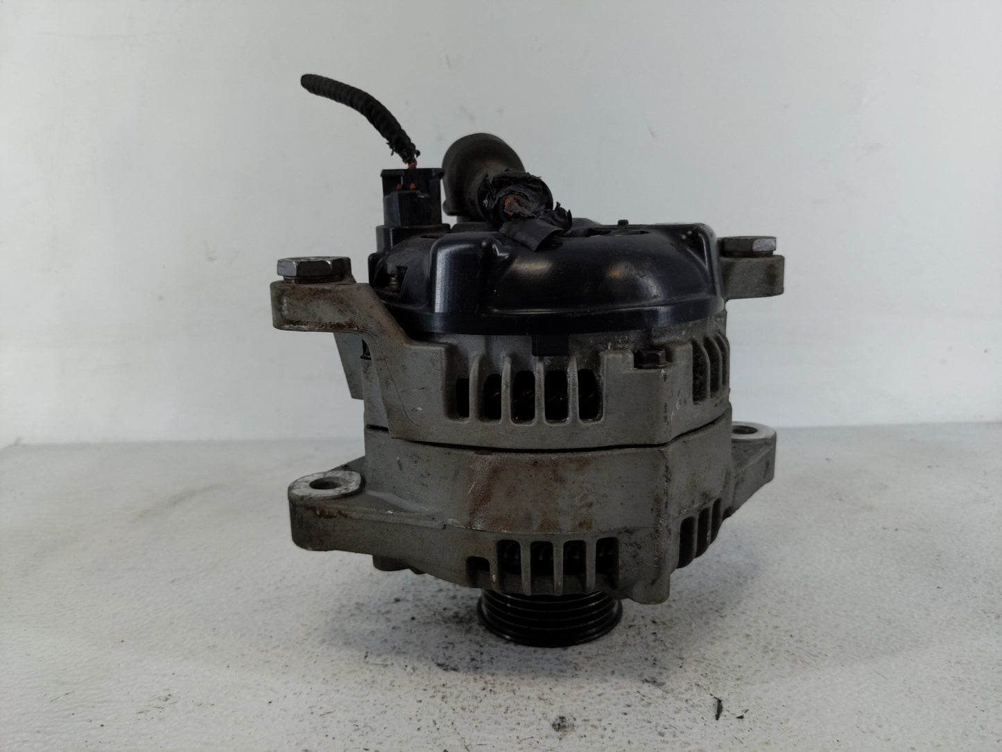 2019-2020 Hyundai Santa Fe Alternator Replacement Generator Charging Assembly Engine OEM P/N:37300-2G061 Fits OEM Used Auto 