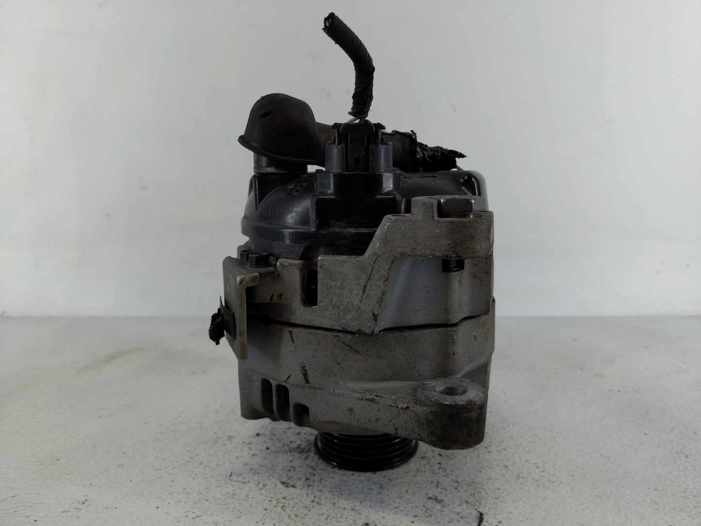 2019-2020 Hyundai Santa Fe Alternator Replacement Generator Charging Assembly Engine OEM P/N:37300-2G061 Fits OEM Used Auto 