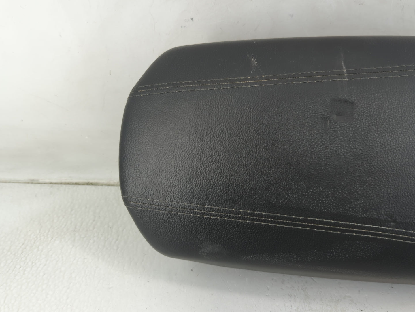 2017-2018 Hyundai Santa Fe Center Console Armrest Cover Lid Fits Fits 2017 2018 OEM Used Auto Parts - Oemusedautoparts1.com