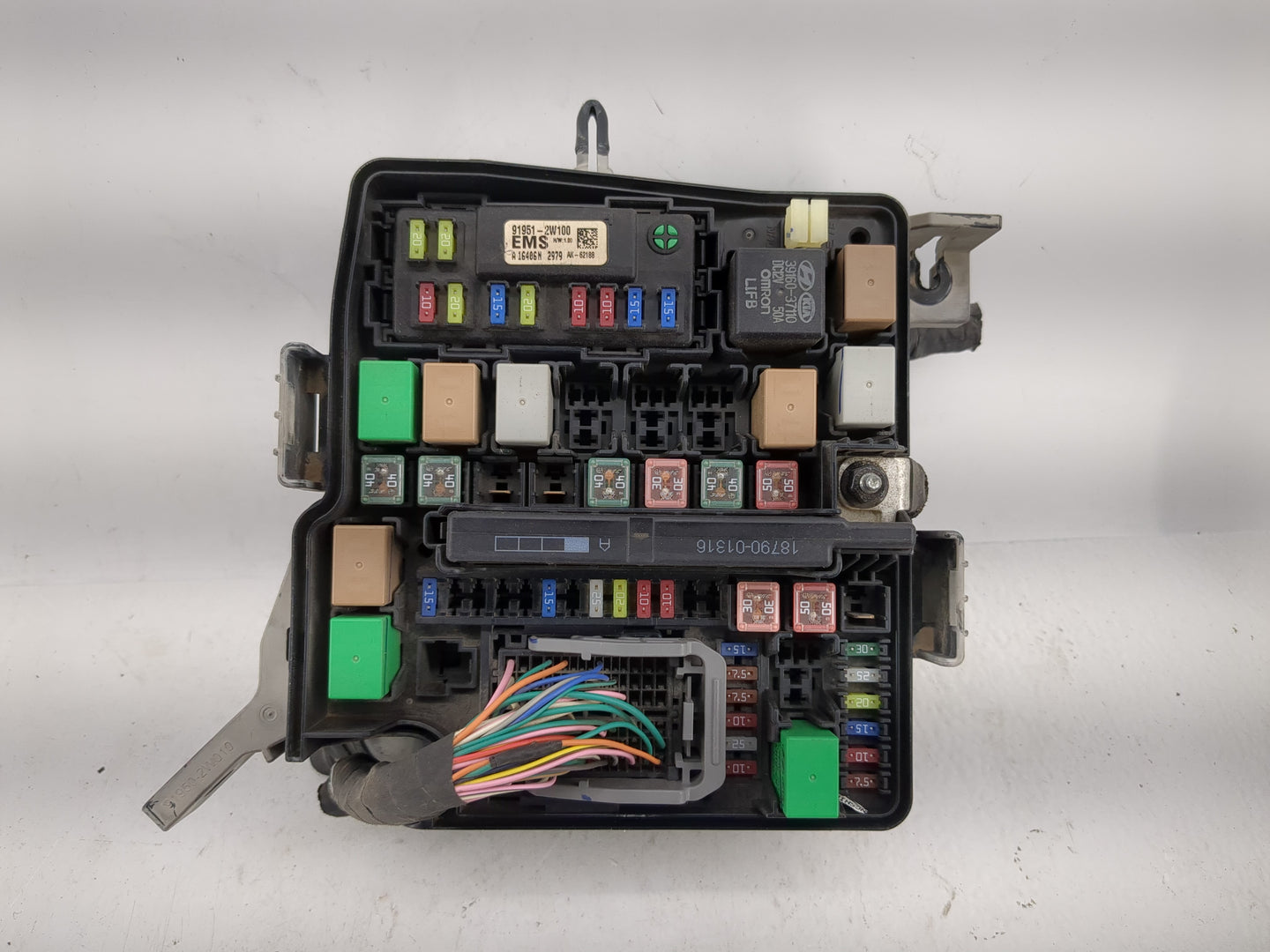 2017 Hyundai Santa Fe Fusebox Fuse Box Panel Relay Module Fits OEM Used Auto Parts - Oemusedautoparts1.com