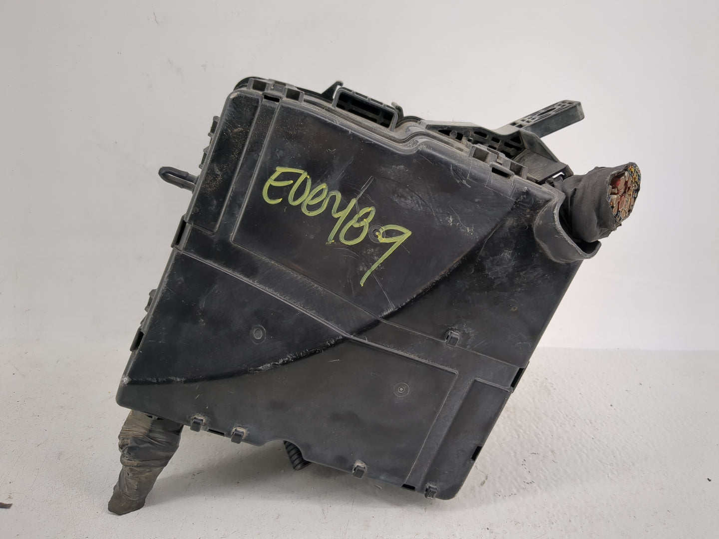 2017 Hyundai Santa Fe Fusebox Fuse Box Panel Relay Module Fits OEM Used Auto Parts - Oemusedautoparts1.com