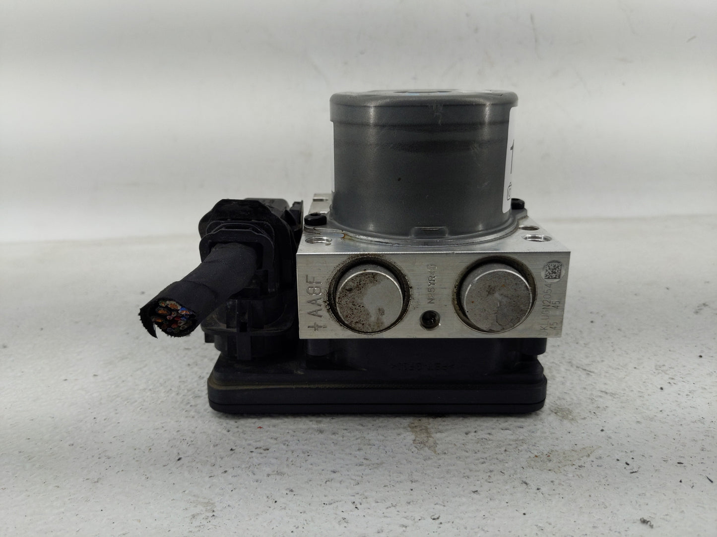 2017-2018 Hyundai Santa Fe ABS Pump Control Module Replacement P/N:BE6003S403 Fits Fits 2017 2018 OEM Used Auto Parts - Oemu