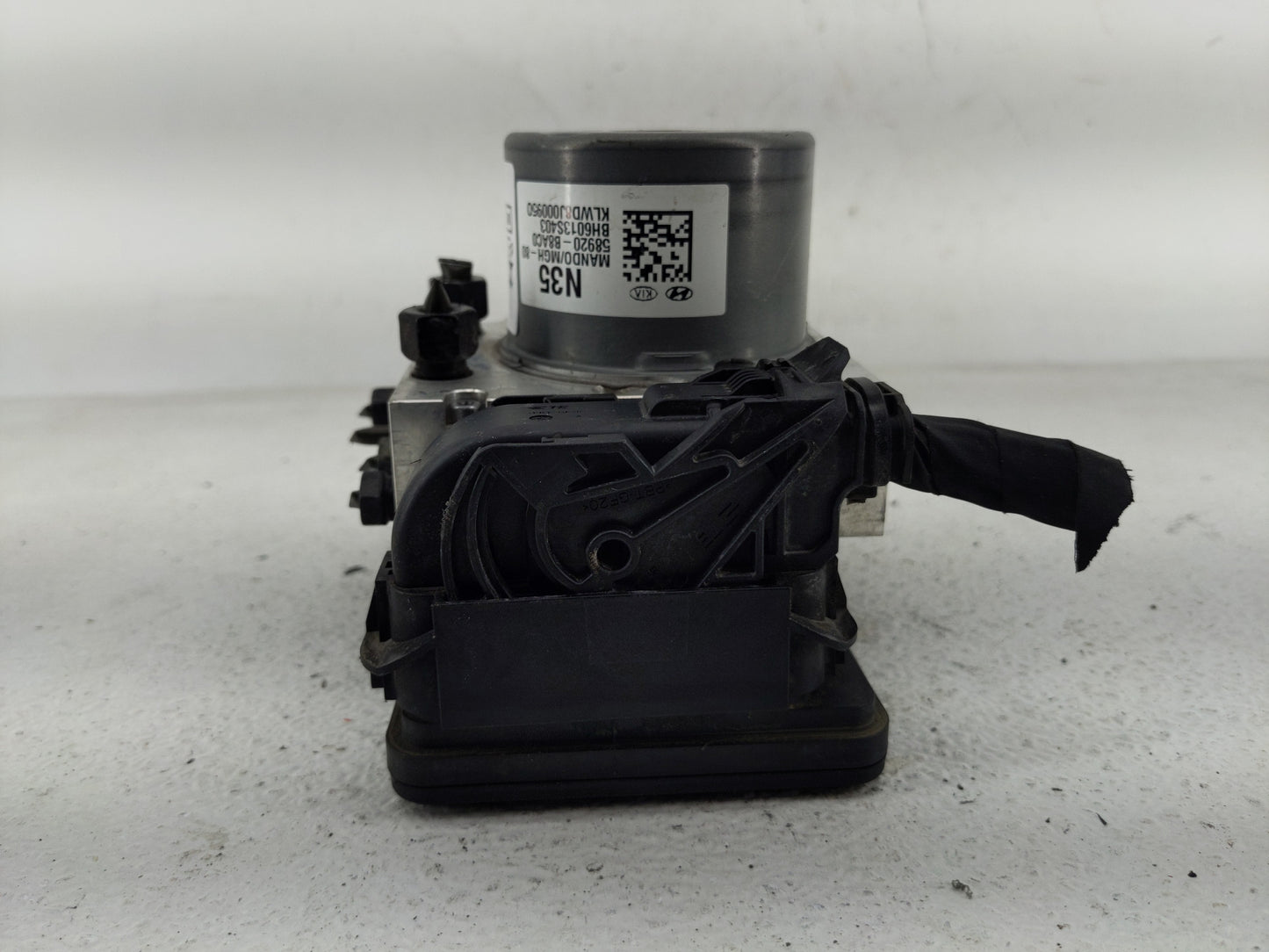 2017-2018 Hyundai Santa Fe ABS Pump Control Module Replacement P/N:BE6003S403 Fits Fits 2017 2018 OEM Used Auto Parts - Oemu