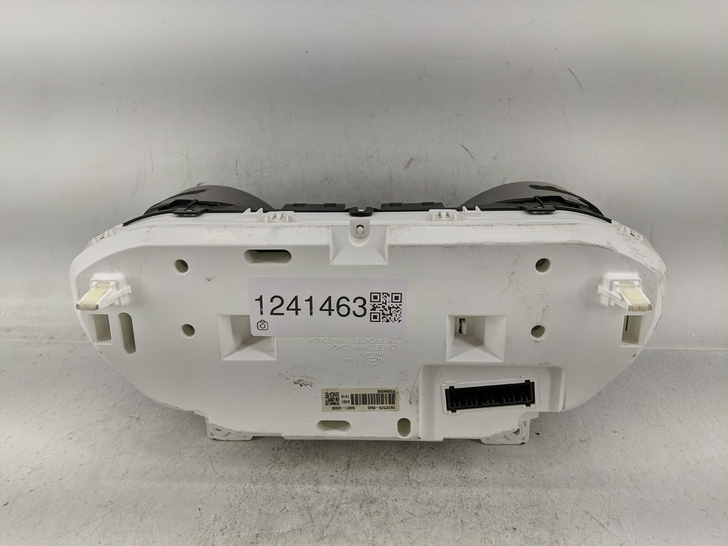 2017 Hyundai Santa Fe Instrument Cluster Speedometer Gauges Fits OEM Used Auto Parts - Oemusedautoparts1.com