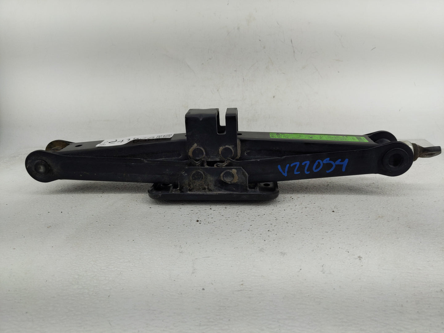 2017 Hyundai Santa Fe Spare Scissor Car Jack 1241638 - Oemusedautoparts1.com
