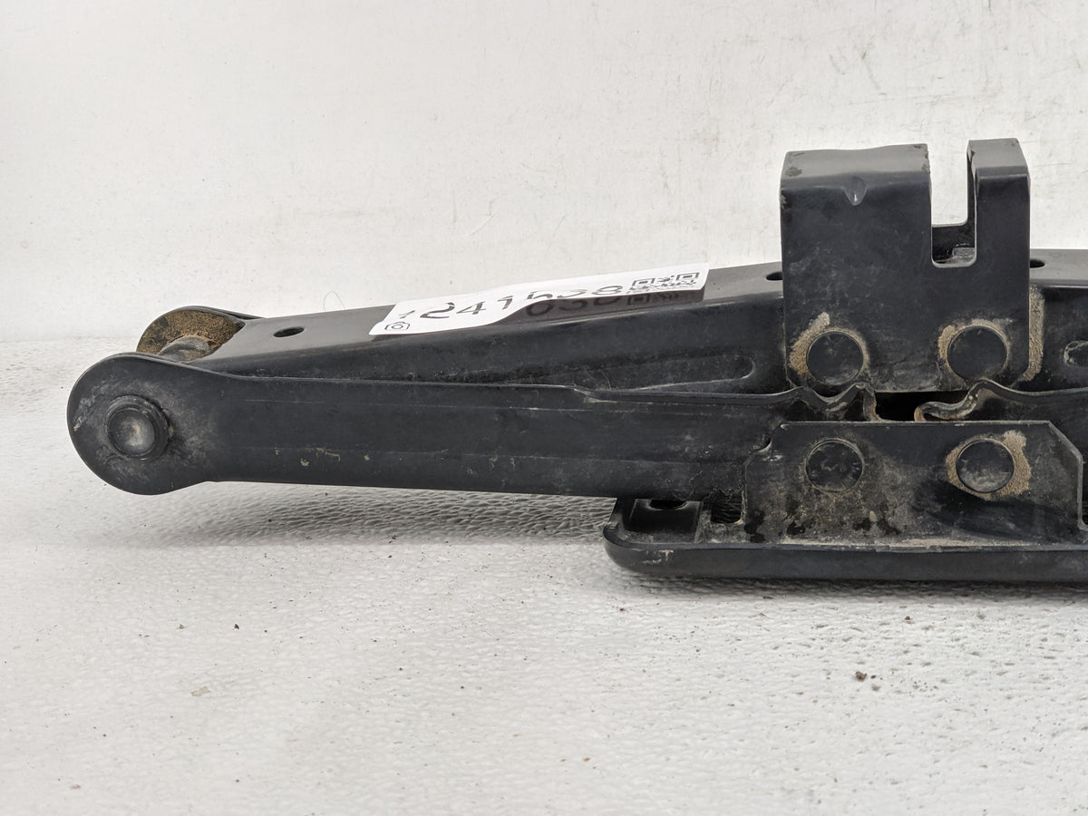 2017 Hyundai Santa Fe Spare Scissor Car Jack 1241638 - Oemusedautoparts1.com