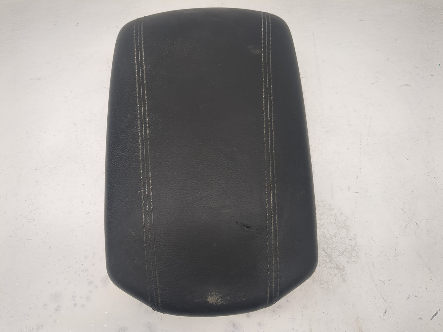 2017 Hyundai Santa Fe Center Console Armrest Cover Lid Fits OEM Used Auto Parts - Oemusedautoparts1.com