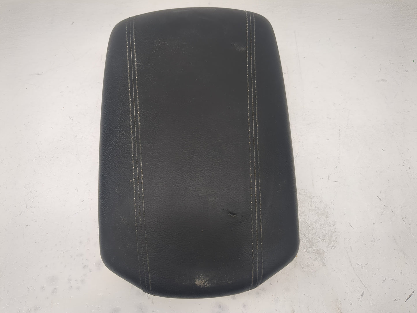 2017 Hyundai Santa Fe Center Console Armrest Cover Lid Fits OEM Used Auto Parts - Oemusedautoparts1.com