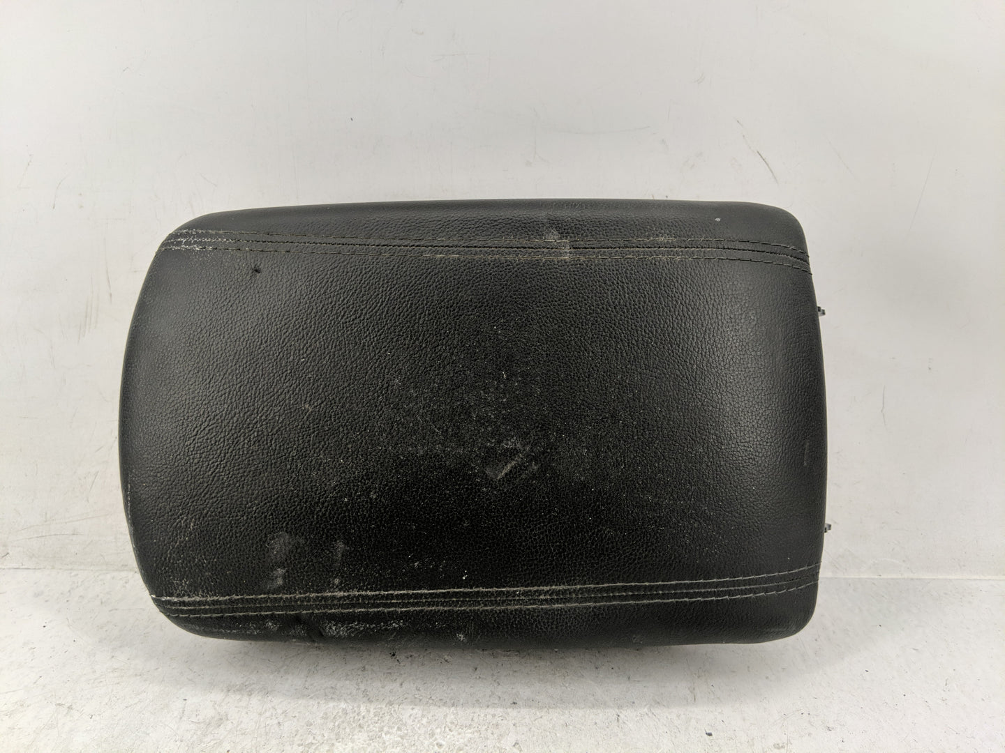 2017 Hyundai Santa Fe Center Console Armrest Cover Lid Fits OEM Used Auto Parts - Oemusedautoparts1.com