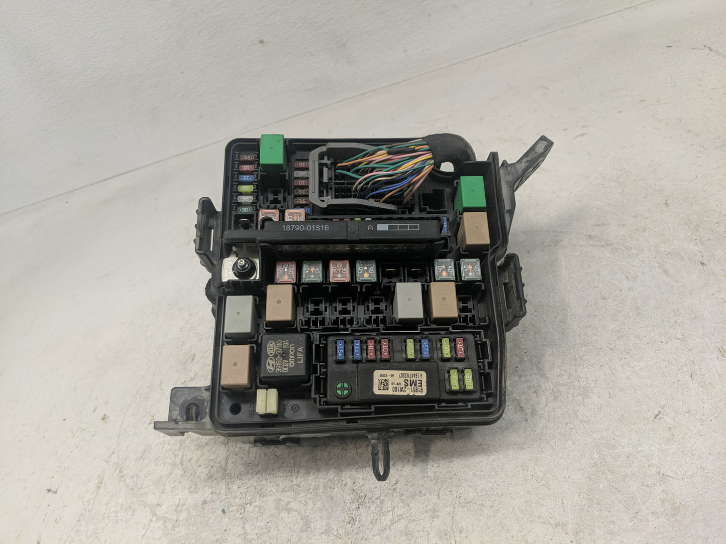 2017 Hyundai Santa Fe Fusebox Fuse Box Panel Relay Module P/N:91951-2W100 Fits OEM Used Auto Parts - Oemusedautoparts1.com