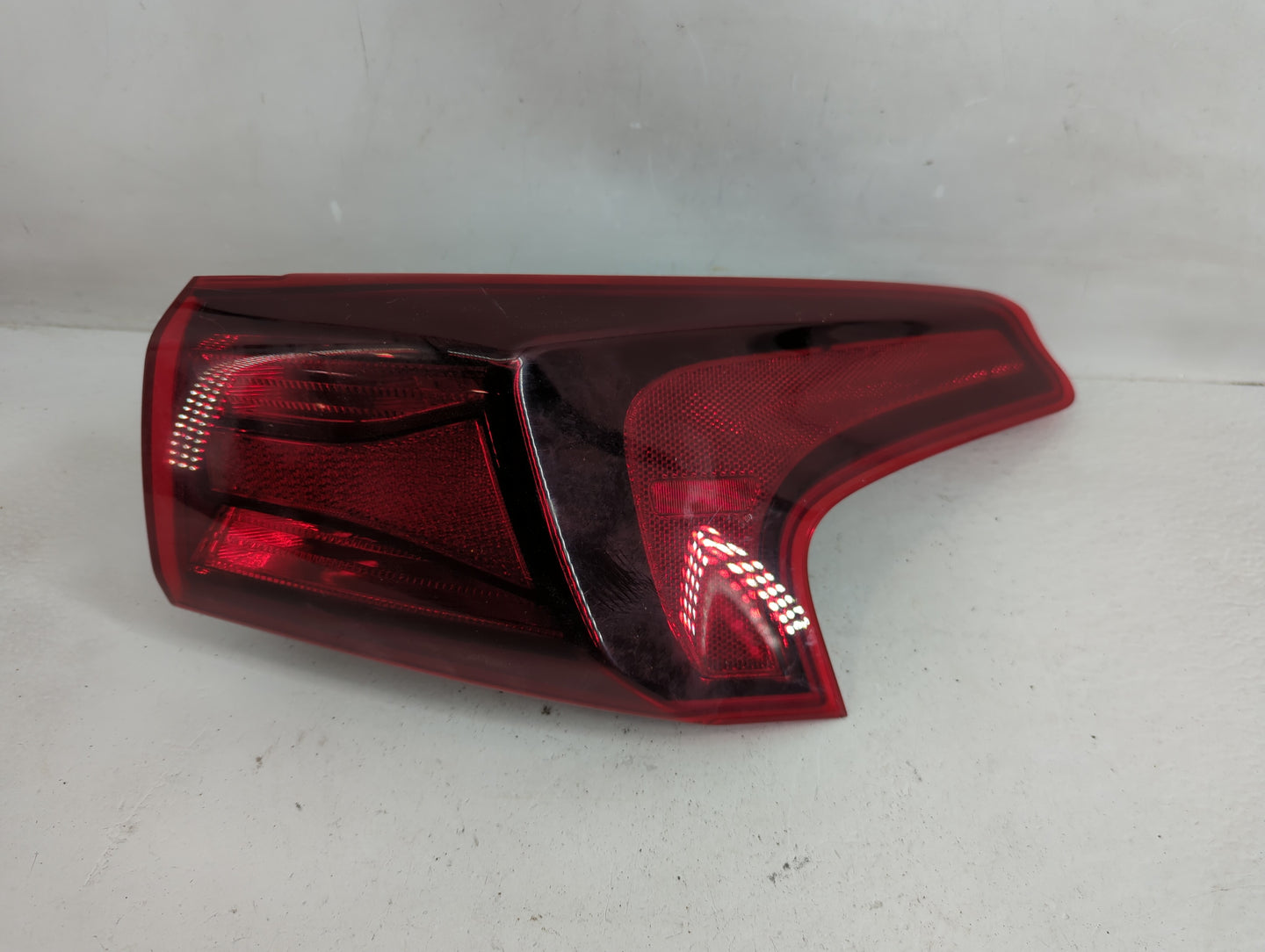 2017-2018 Hyundai Santa Fe Tail Light Assembly Passenger Right OEM Fits Fits 2017 2018 OEM Used Auto Parts - Oemusedautopart