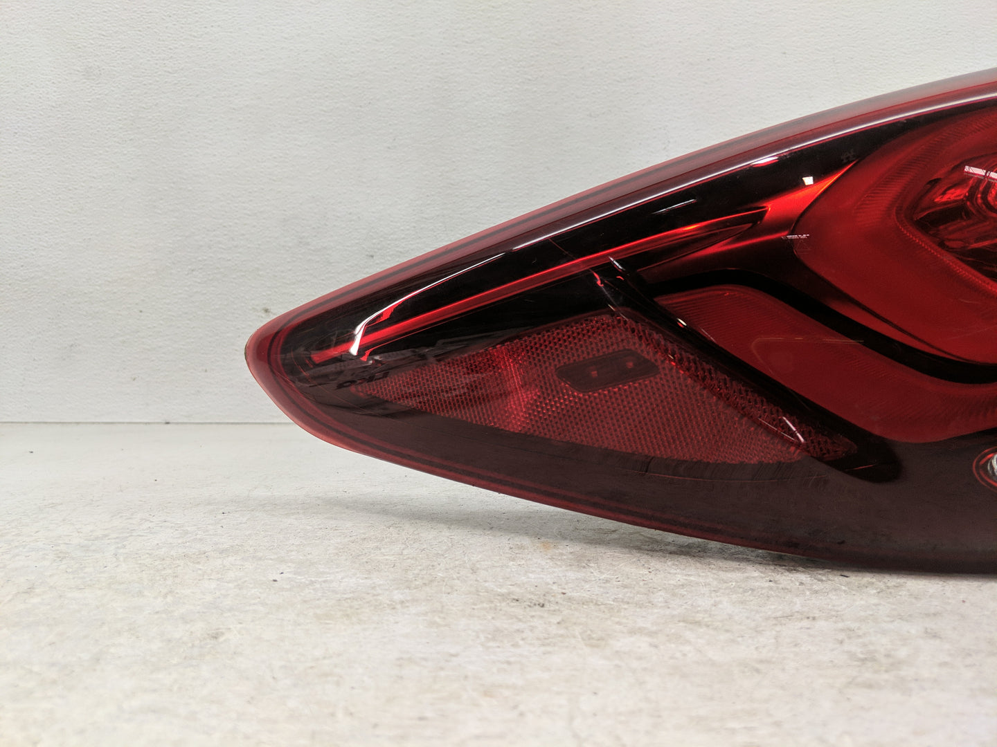 2017-2018 Hyundai Santa Fe Tail Light Assembly Driver Left OEM Fits Fits 2017 2018 OEM Used Auto Parts - Oemusedautoparts1.c