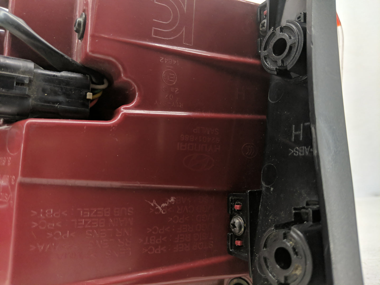 2017-2018 Hyundai Santa Fe Tail Light Assembly Driver Left OEM Fits Fits 2017 2018 OEM Used Auto Parts - Oemusedautoparts1.c