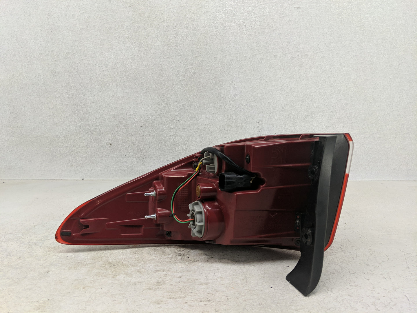 2017-2018 Hyundai Santa Fe Tail Light Assembly Driver Left OEM Fits Fits 2017 2018 OEM Used Auto Parts - Oemusedautoparts1.c