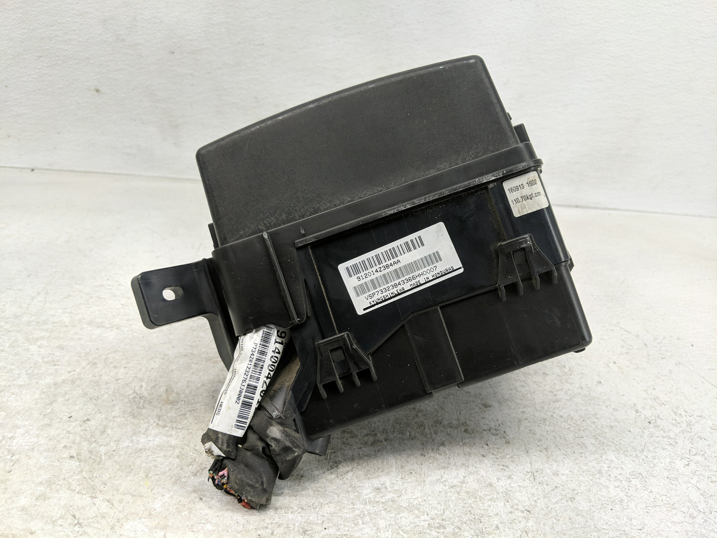 2017 Hyundai Santa Fe Fusebox Fuse Box Panel Relay Module P/N:912014Z384AA 914004Z012AB Fits OEM Used Auto Parts - Oemusedau
