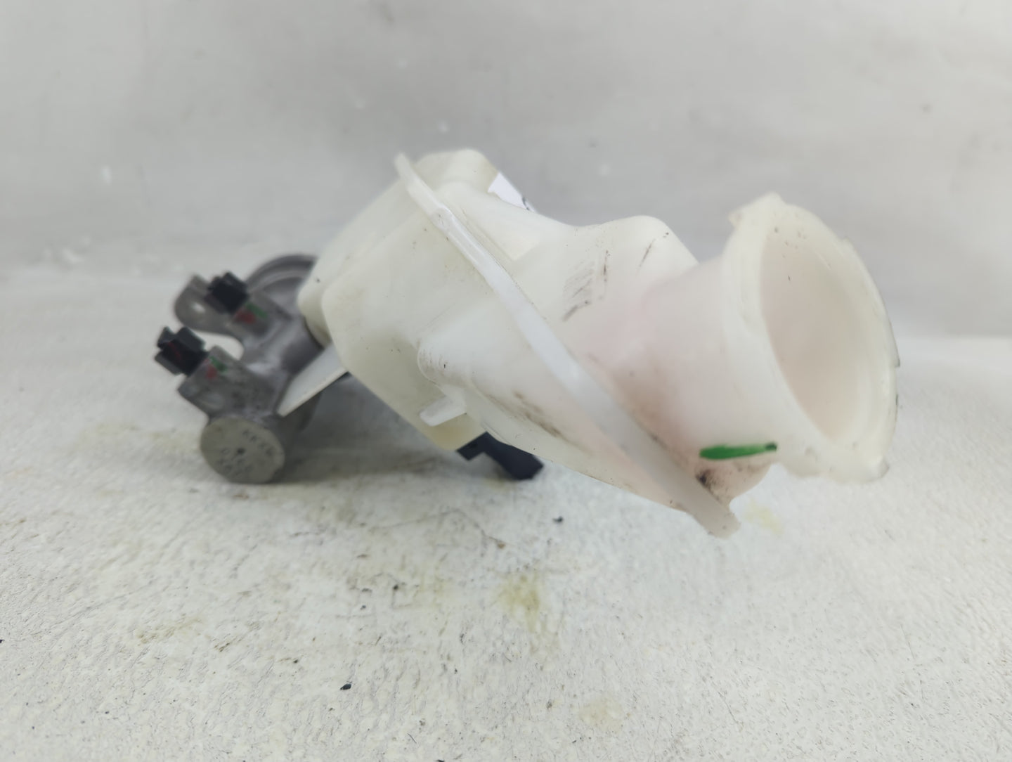 2013-2019 Hyundai Santa Fe Brake Master Cylinder 1290534 - Oemusedautoparts1.com