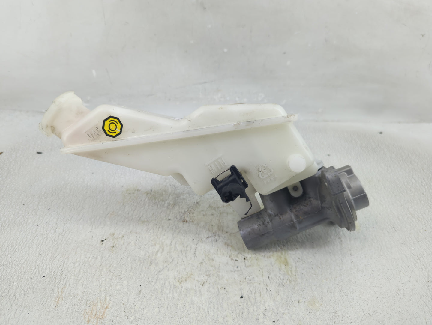 2013-2019 Hyundai Santa Fe Brake Master Cylinder 1290534 - Oemusedautoparts1.com