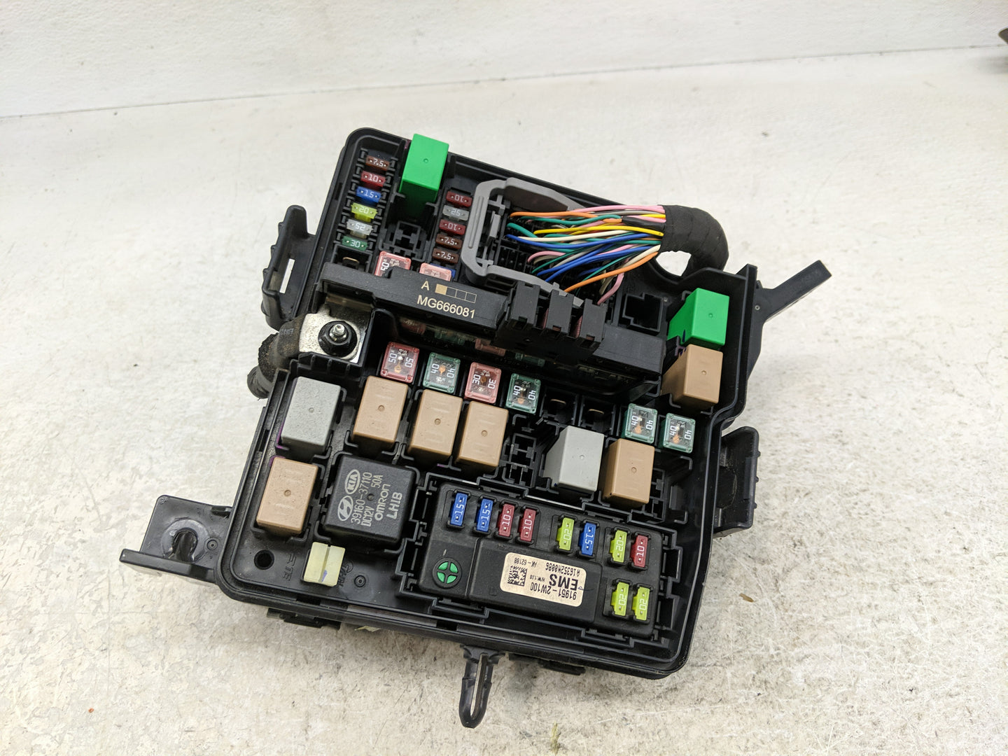 2017 Hyundai Santa Fe Fusebox Fuse Box Panel Relay Module P/N:91941-4Z020QQH Fits OEM Used Auto Parts - Oemusedautoparts1.co