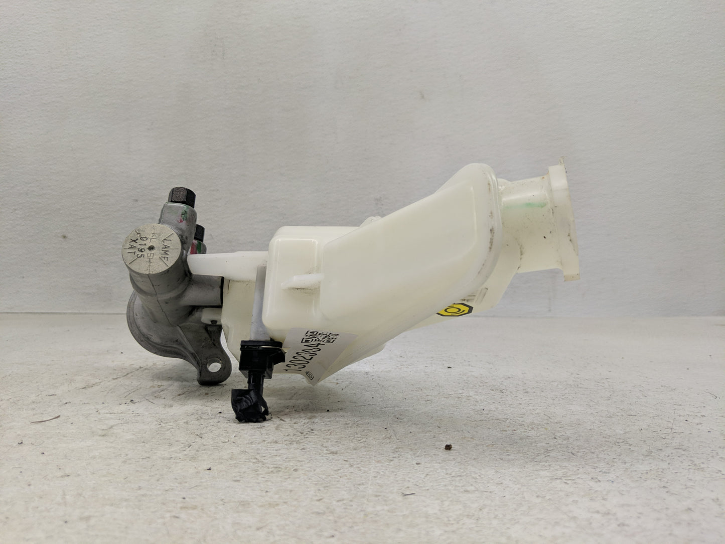 2013-2019 Hyundai Santa Fe Brake Master Cylinder 1302304 - Oemusedautoparts1.com