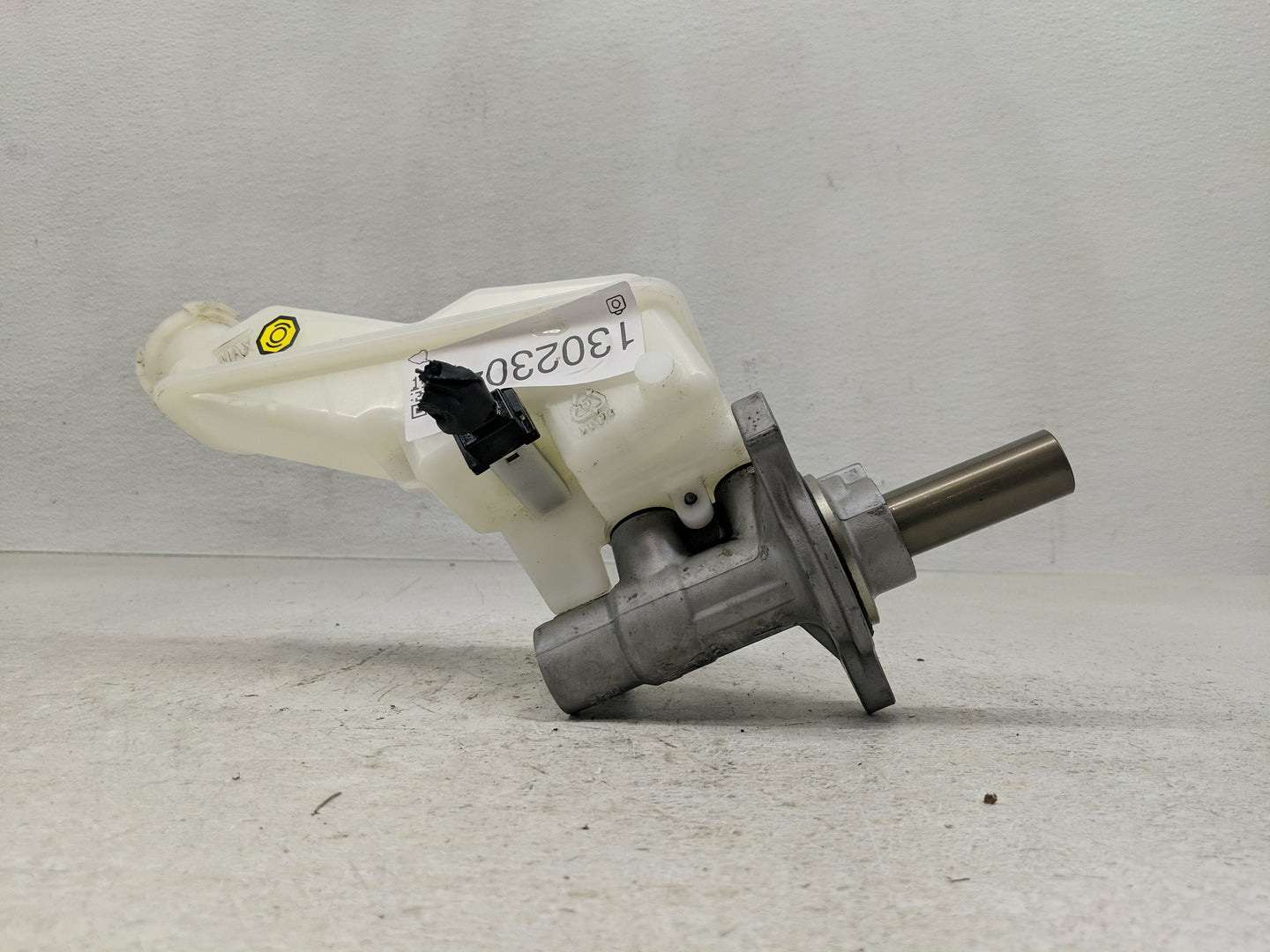 2013-2019 Hyundai Santa Fe Brake Master Cylinder 1302304 - Oemusedautoparts1.com