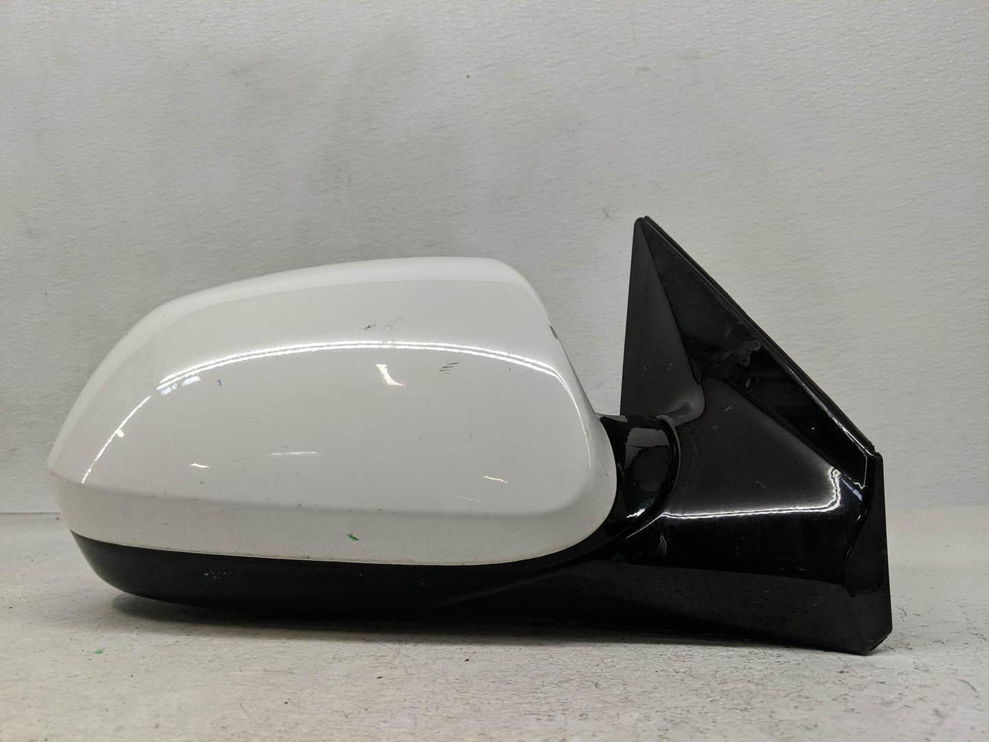 2017-2018 Hyundai Santa Fe Passenger Side View Mirror - Right Door Mirror OEM Used - Oemusedautoparts1.com
