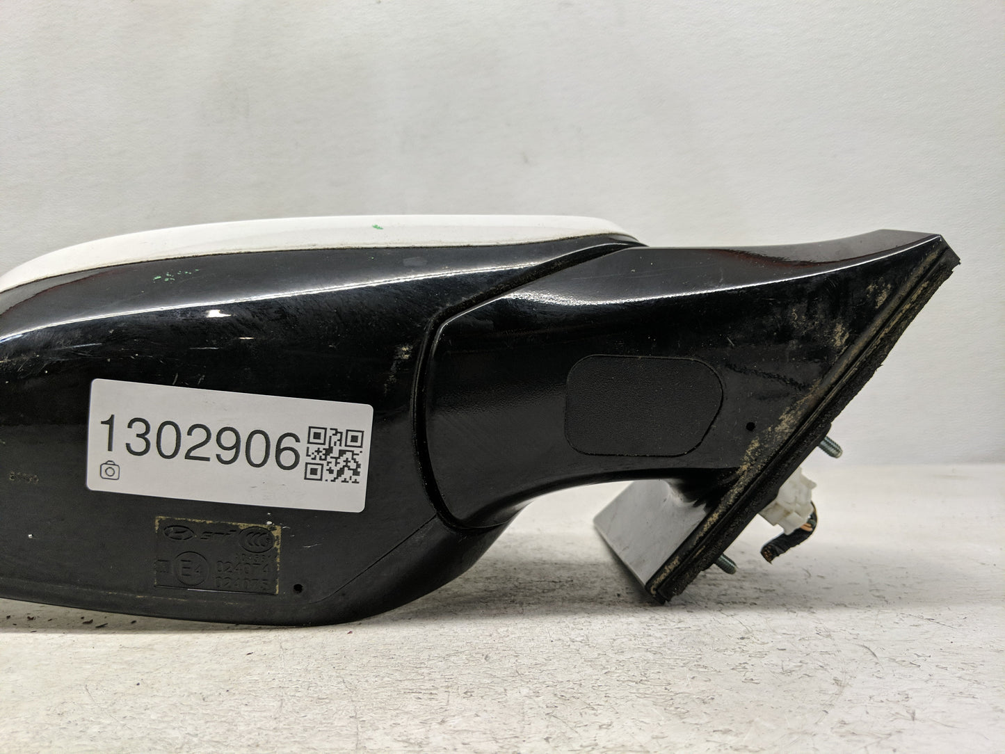 2017-2018 Hyundai Santa Fe Passenger Side View Mirror - Right Door Mirror OEM Used - Oemusedautoparts1.com