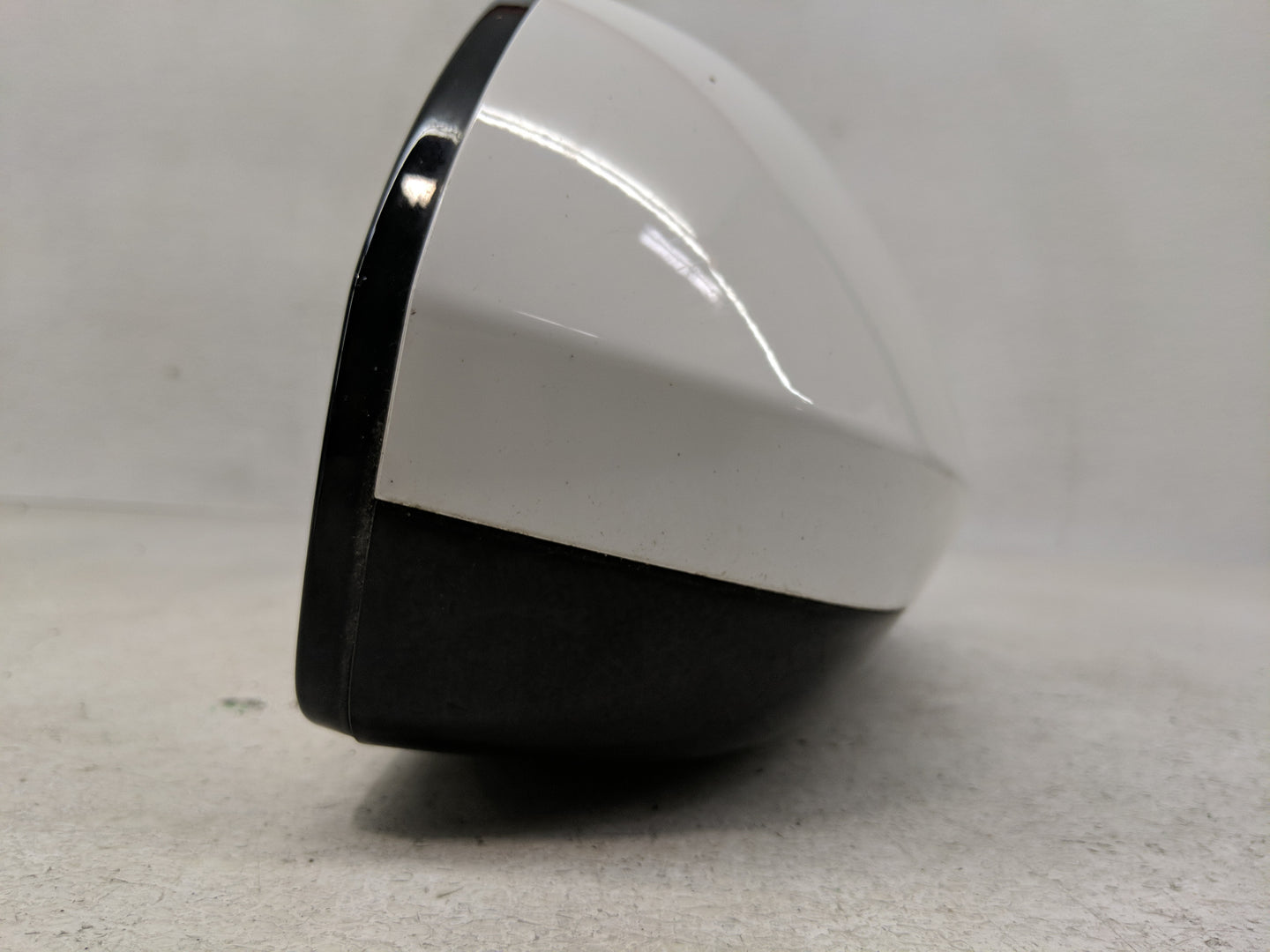 2017-2018 Hyundai Santa Fe Passenger Side View Mirror - Right Door Mirror OEM Used - Oemusedautoparts1.com