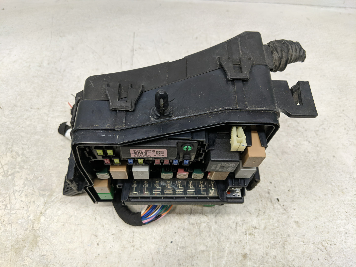 2017 Hyundai Santa Fe Fusebox Fuse Box Panel Relay Module P/N:91951-2W100 Fits OEM Used Auto Parts - Oemusedautoparts1.com