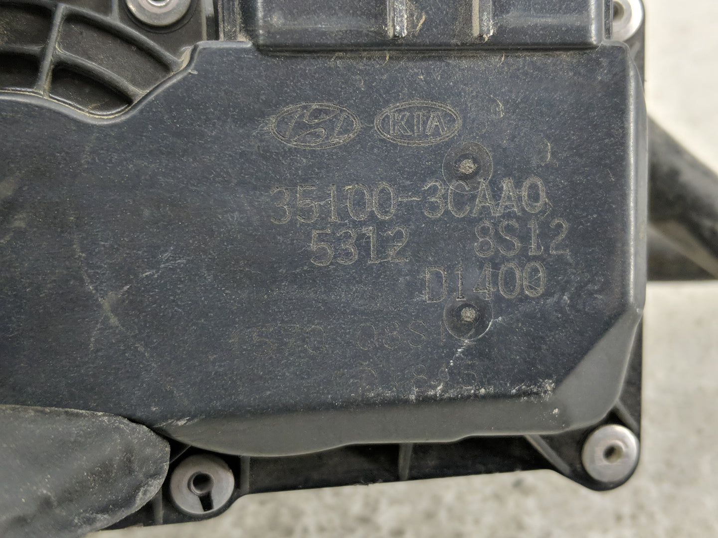 2013-2018 Hyundai Santa Fe Throttle Body P/N:35100-3CAA0 Fits Fits 2012 2013 2014 2015 2016 2017 2018 OEM Used Auto Parts - 
