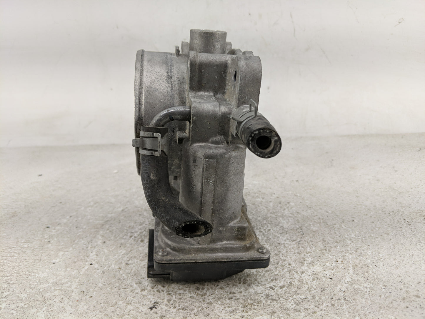 2013-2018 Hyundai Santa Fe Throttle Body P/N:35100-3CAA0 Fits Fits 2012 2013 2014 2015 2016 2017 2018 OEM Used Auto Parts - 