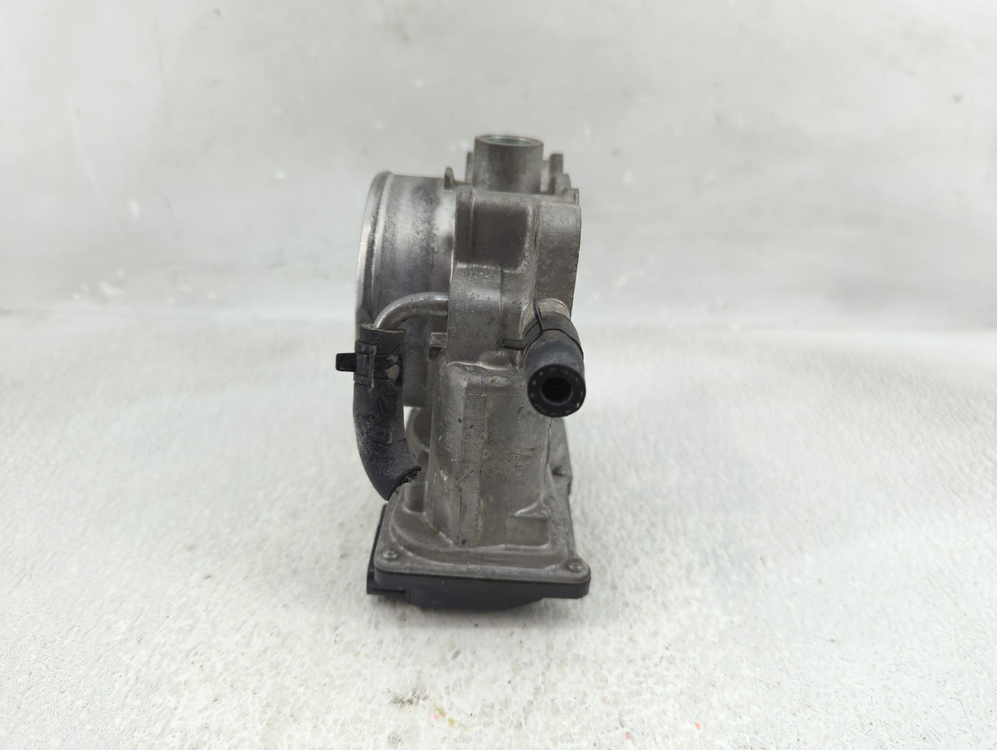 2013-2018 Hyundai Santa Fe Throttle Body P/N:35100-3CAA0 Fits Fits 2012 2013 2014 2015 2016 2017 2018 OEM Used Auto Parts - 