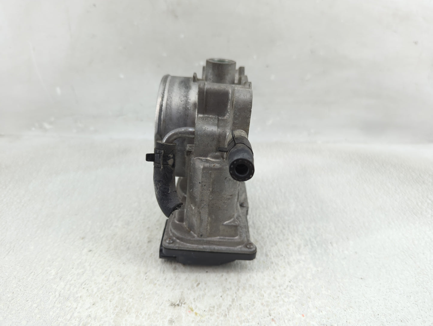 2013-2018 Hyundai Santa Fe Throttle Body P/N:35100-3CAA0 Fits Fits 2012 2013 2014 2015 2016 2017 2018 OEM Used Auto Parts - 