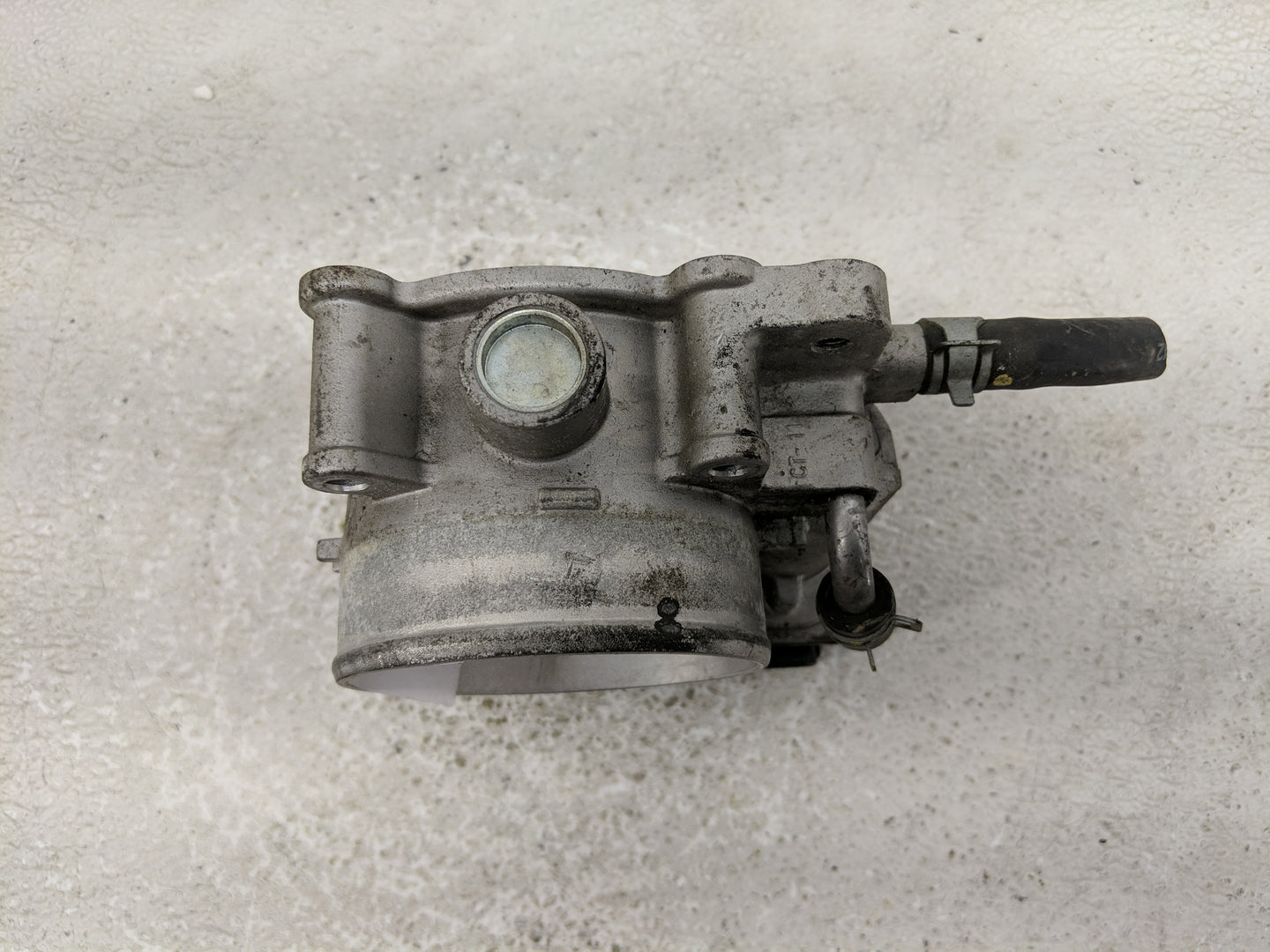 2013-2018 Hyundai Santa Fe Throttle Body P/N:35100-3CAA0 Fits Fits 2012 2013 2014 2015 2016 2017 2018 OEM Used Auto Parts - 