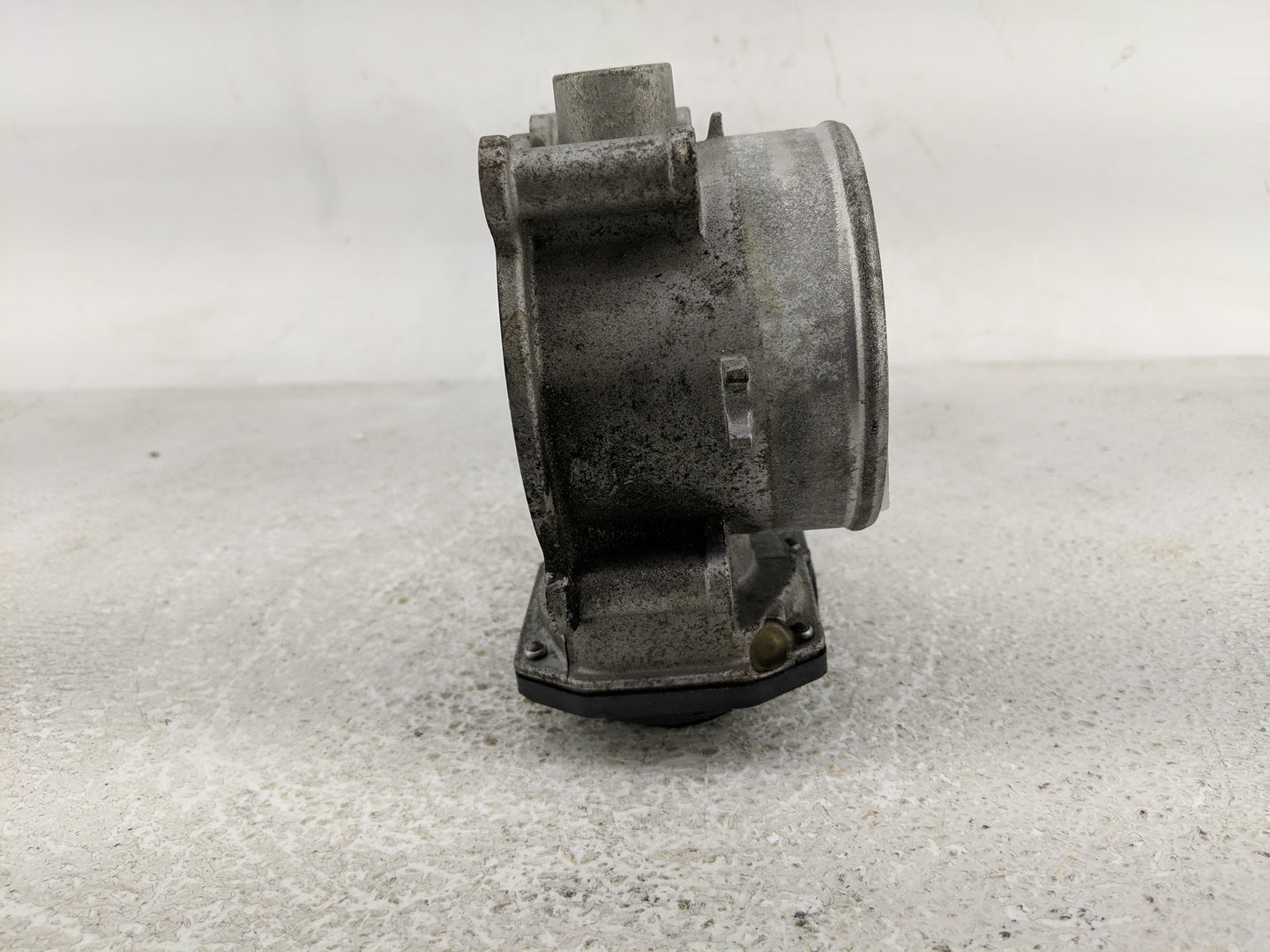 2013-2018 Hyundai Santa Fe Throttle Body P/N:35100-3CAA0 Fits Fits 2012 2013 2014 2015 2016 2017 2018 OEM Used Auto Parts - 