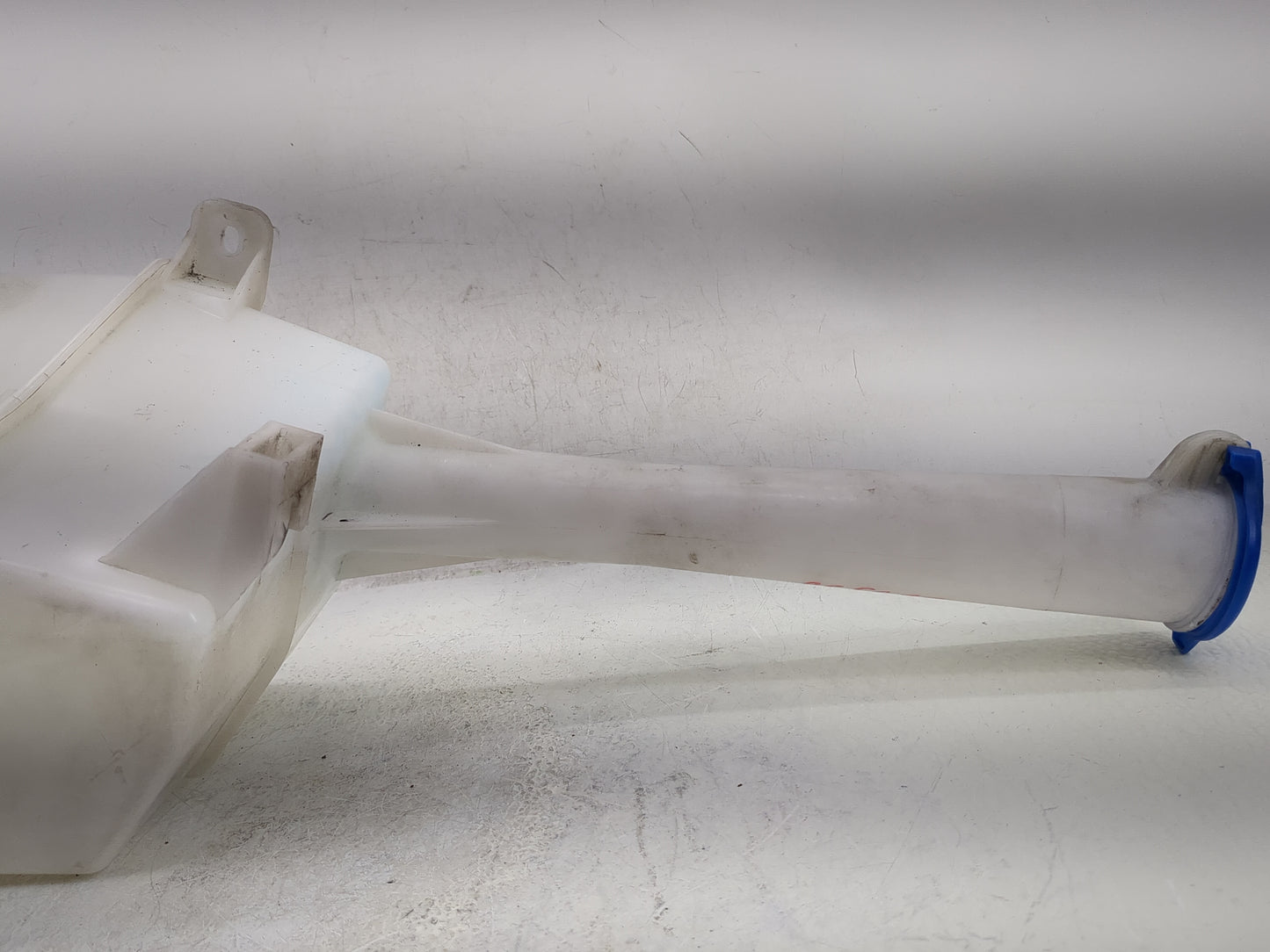 2013-2018 Hyundai Santa Fe Windshield Washer Fluid Reservoir Bottle Oem - Oemusedautoparts1.com